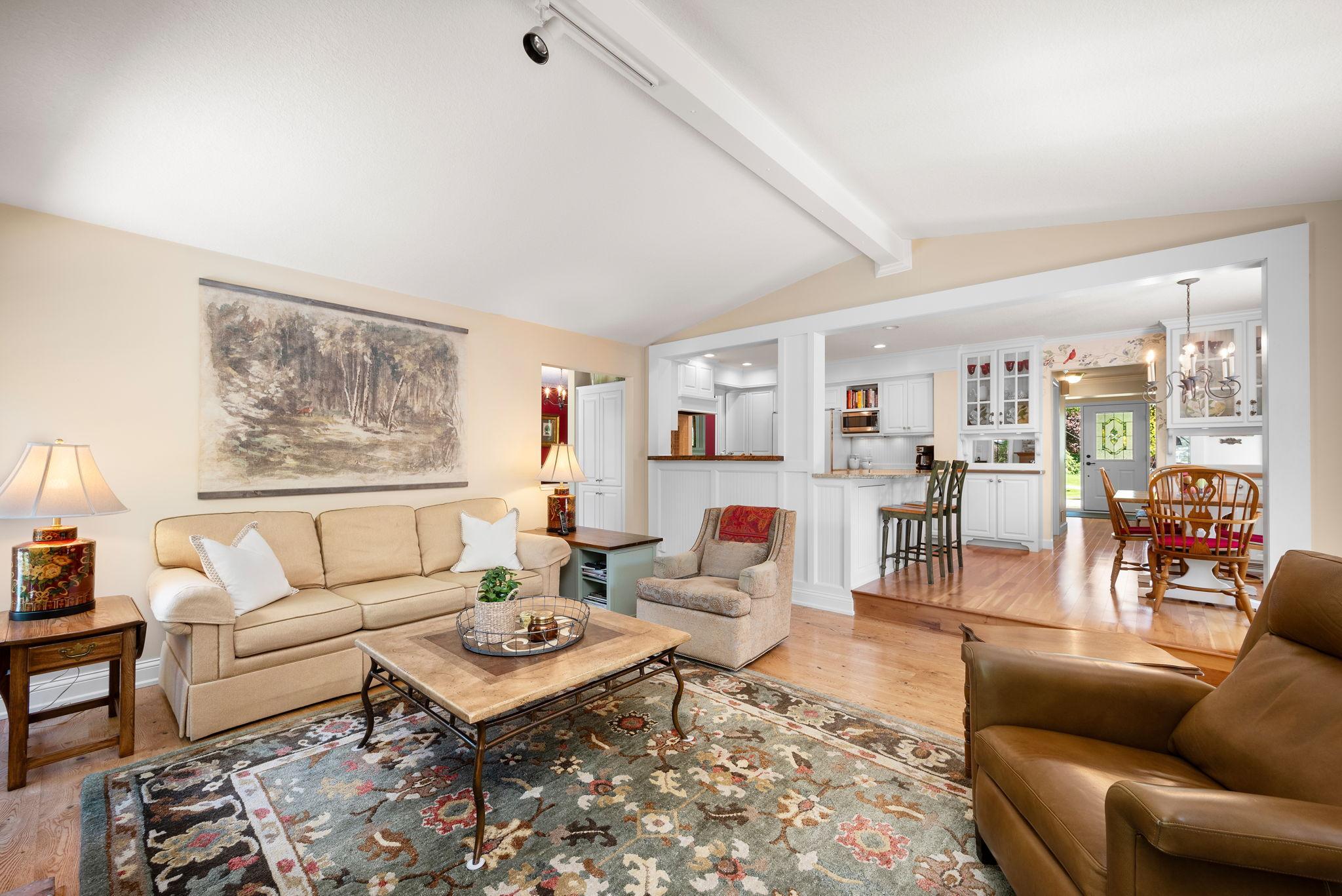 2135 Shadyview Lane N