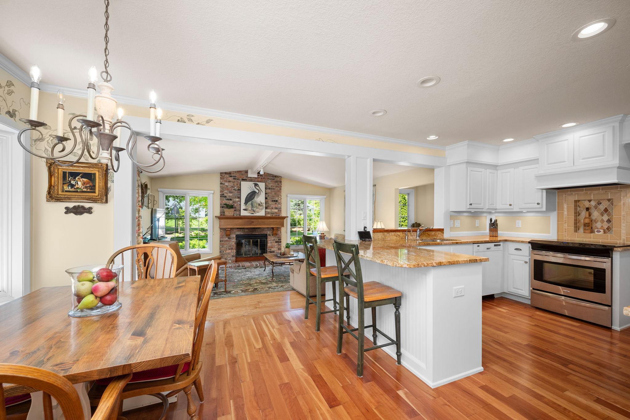 2135 Shadyview Lane N