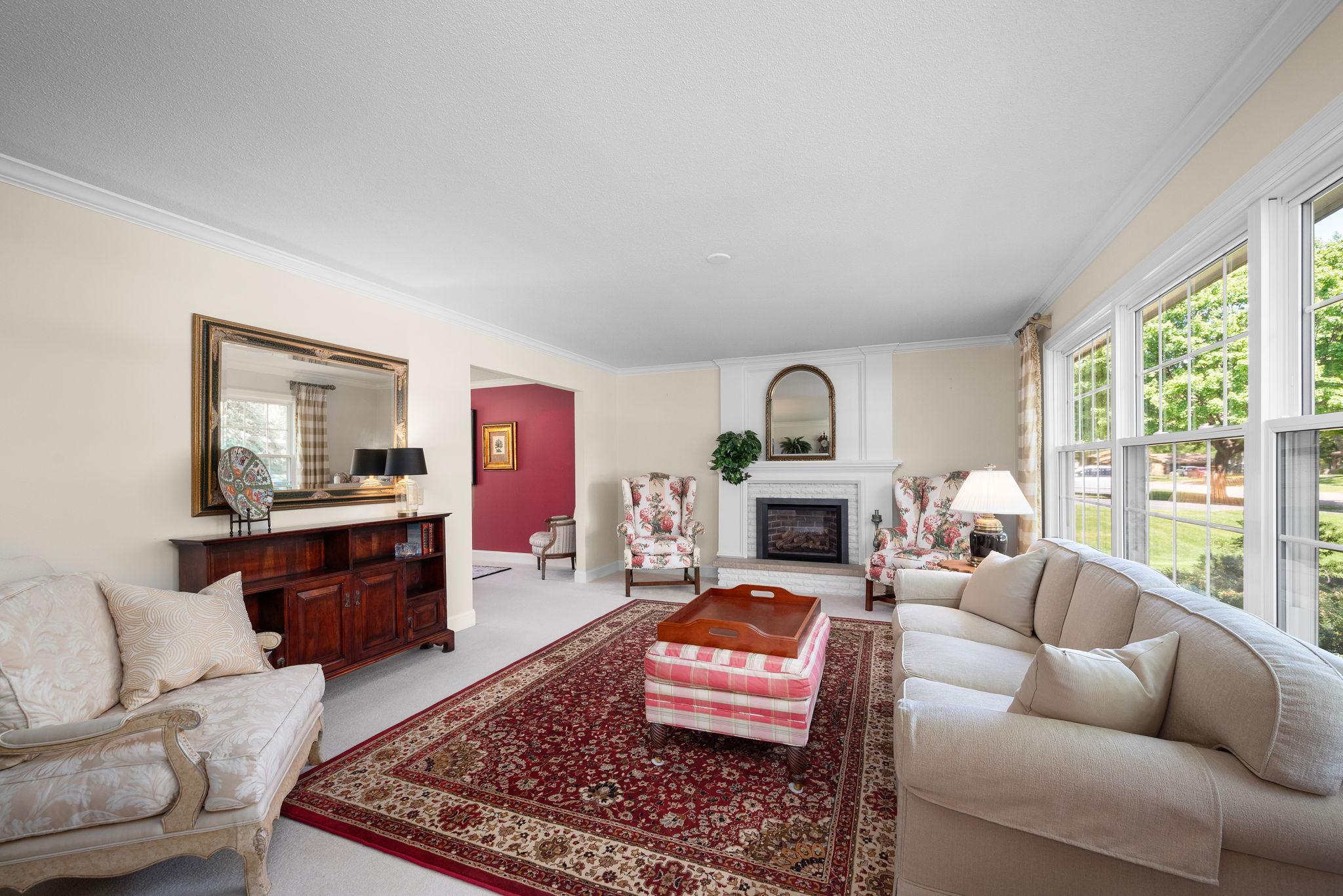 2135 Shadyview Lane N