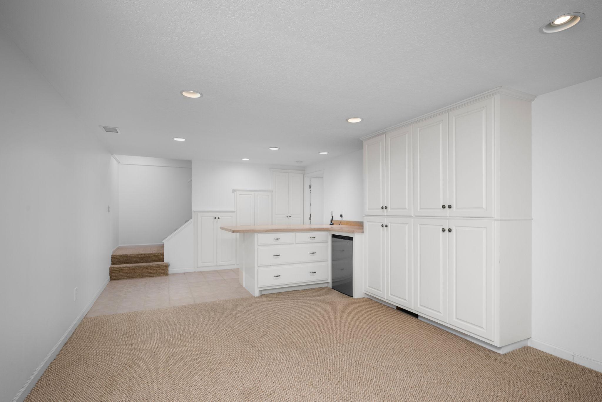 2135 Shadyview Lane N