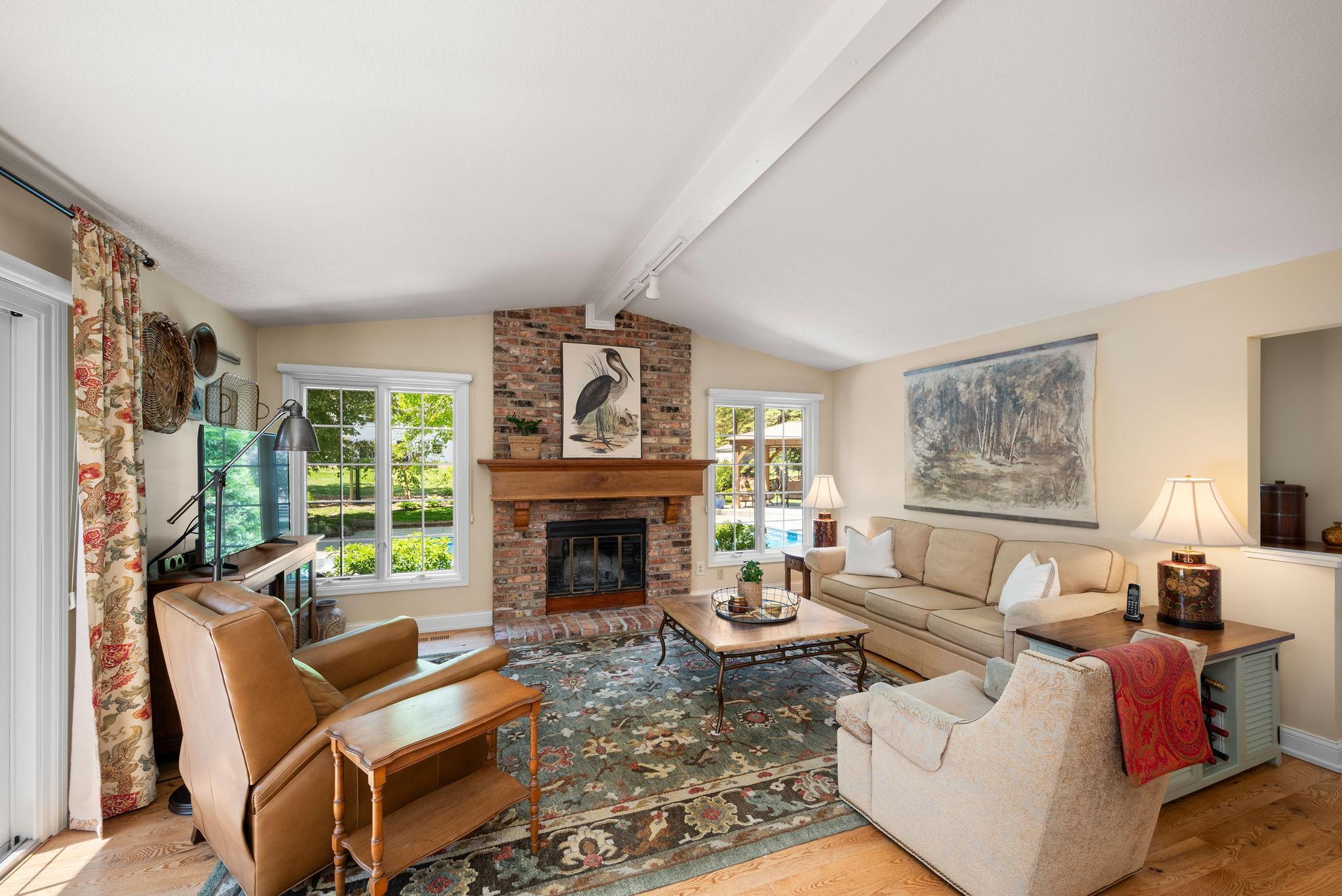 2135 Shadyview Lane N