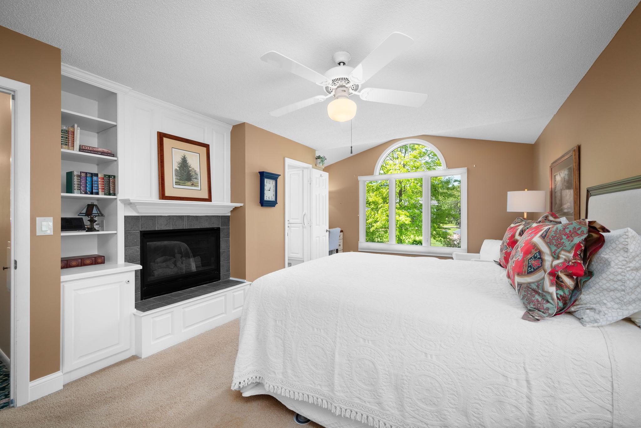 2135 Shadyview Lane N