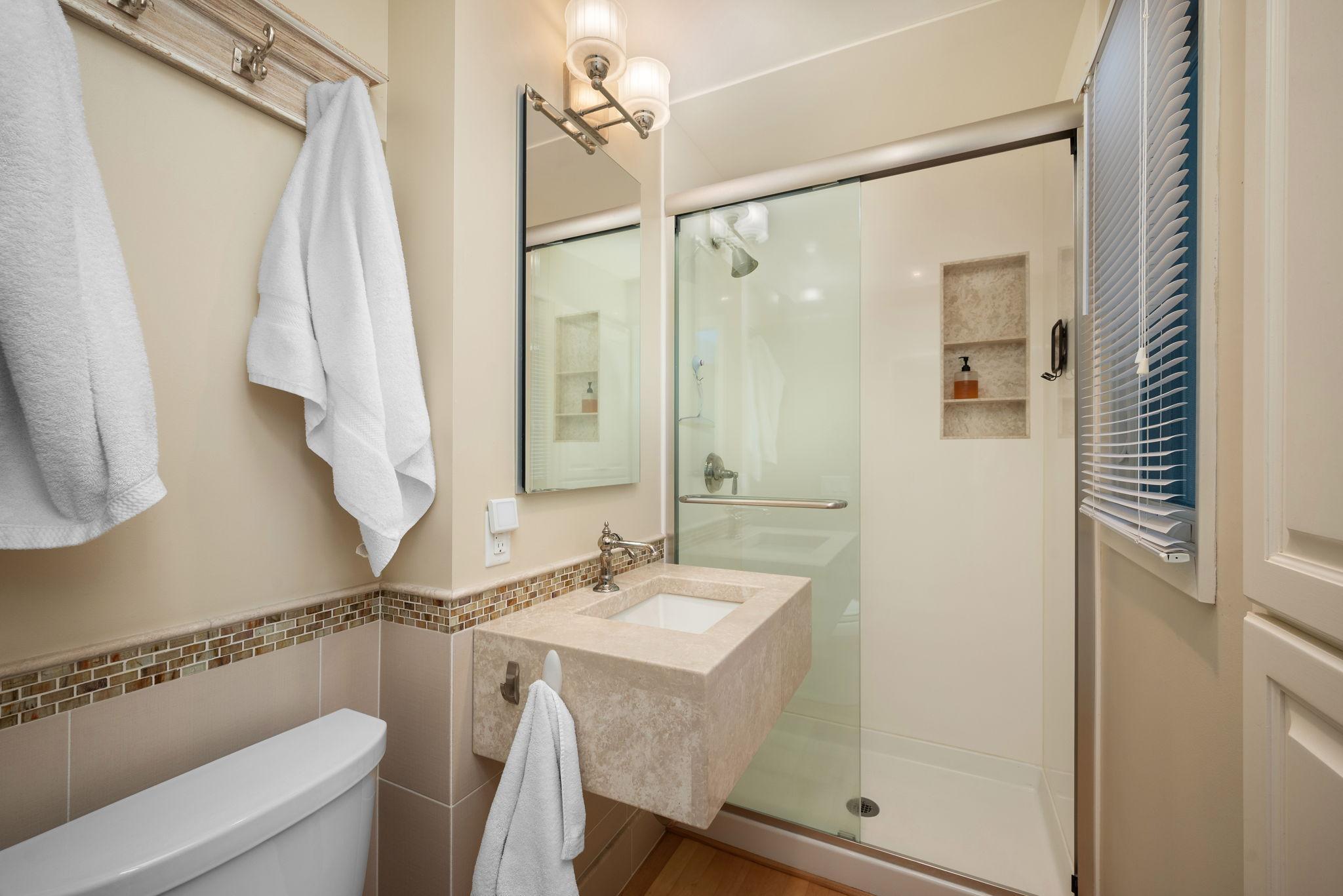 2135 Shadyview Lane N