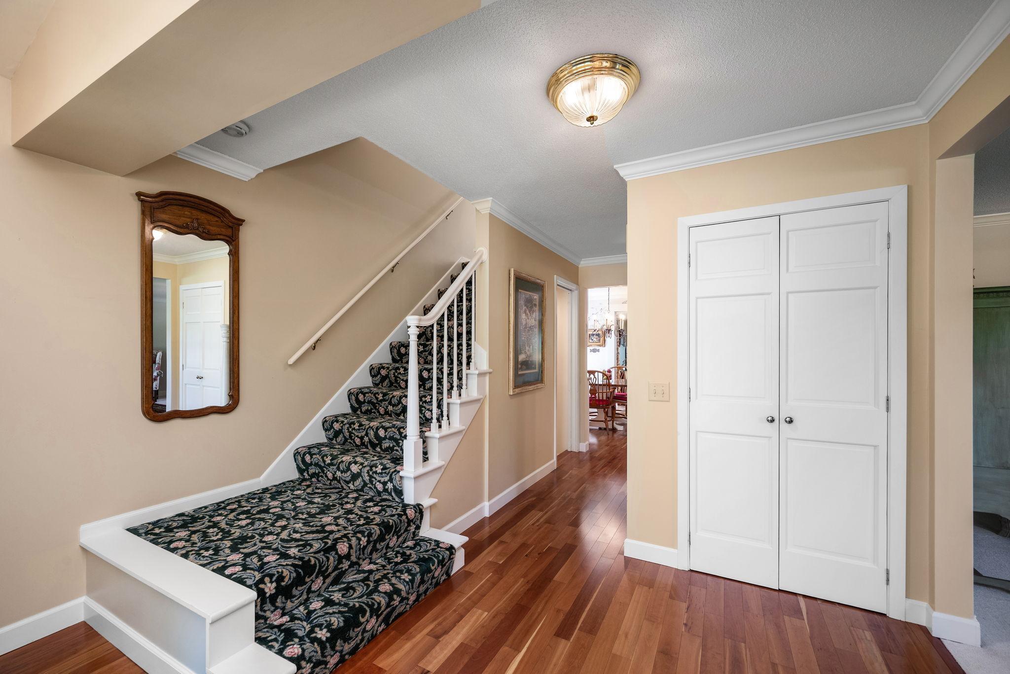 2135 Shadyview Lane N