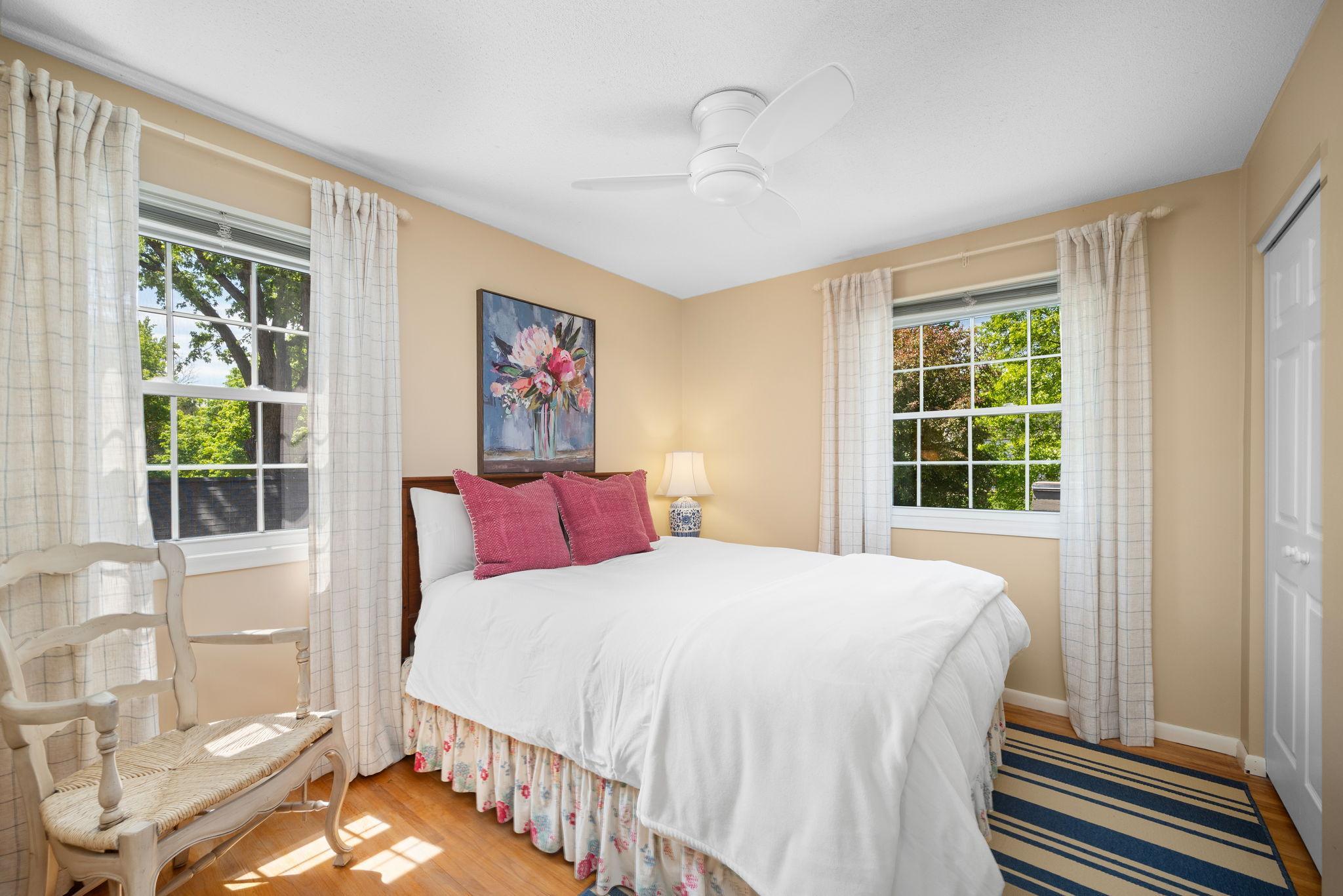 2135 Shadyview Lane N