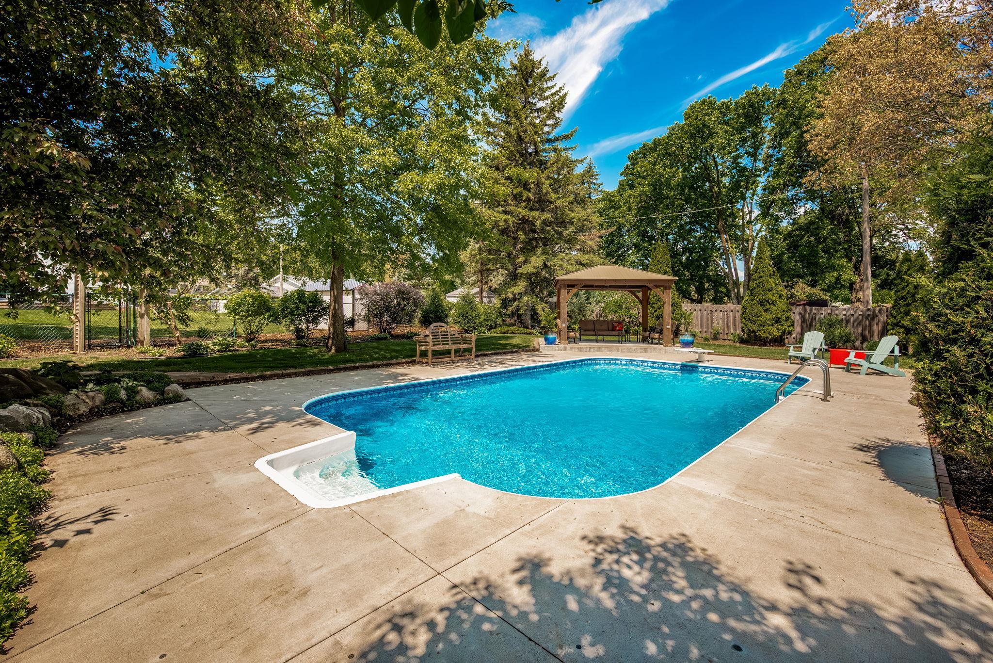 2135 Shadyview Lane N