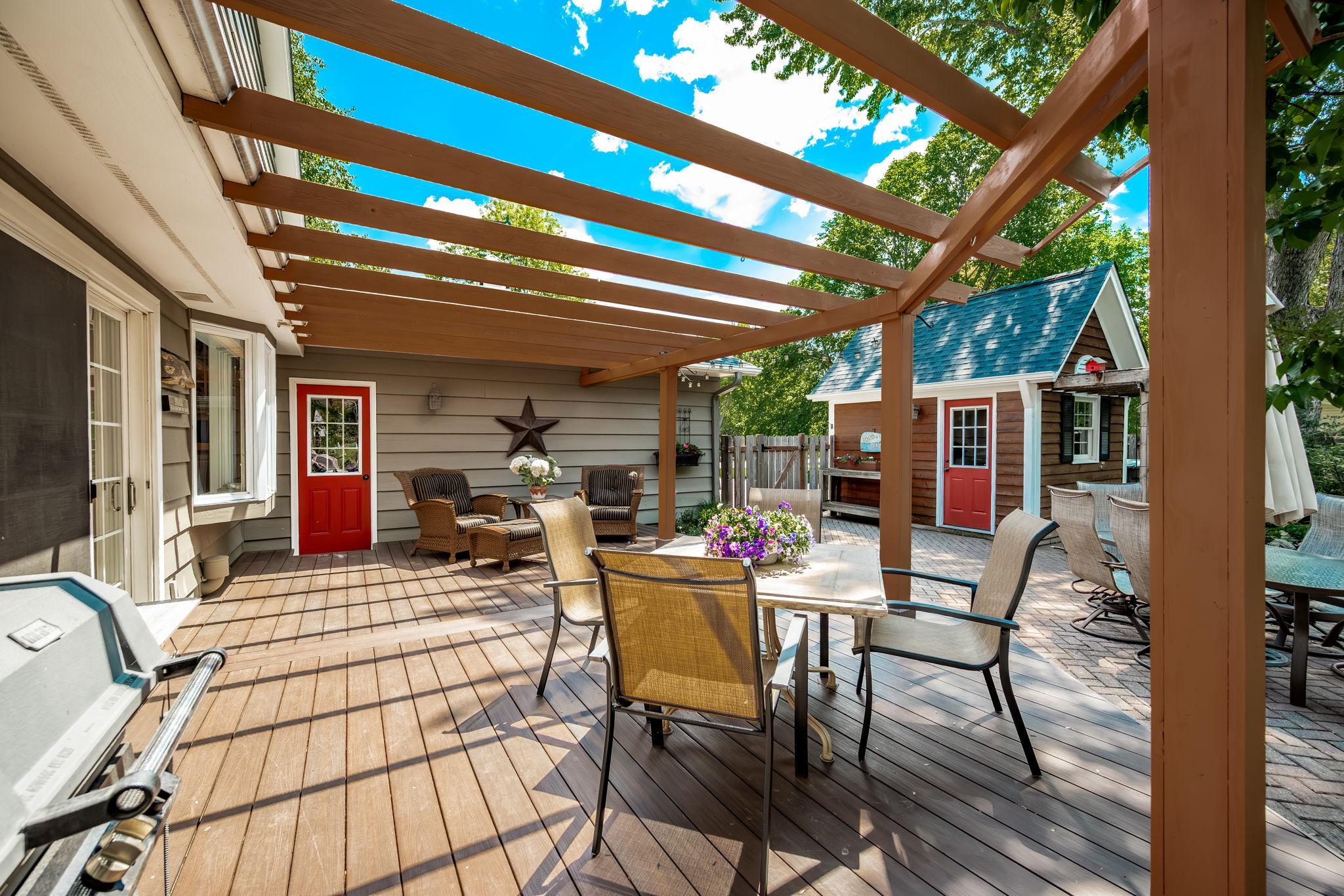 2135 Shadyview Lane N