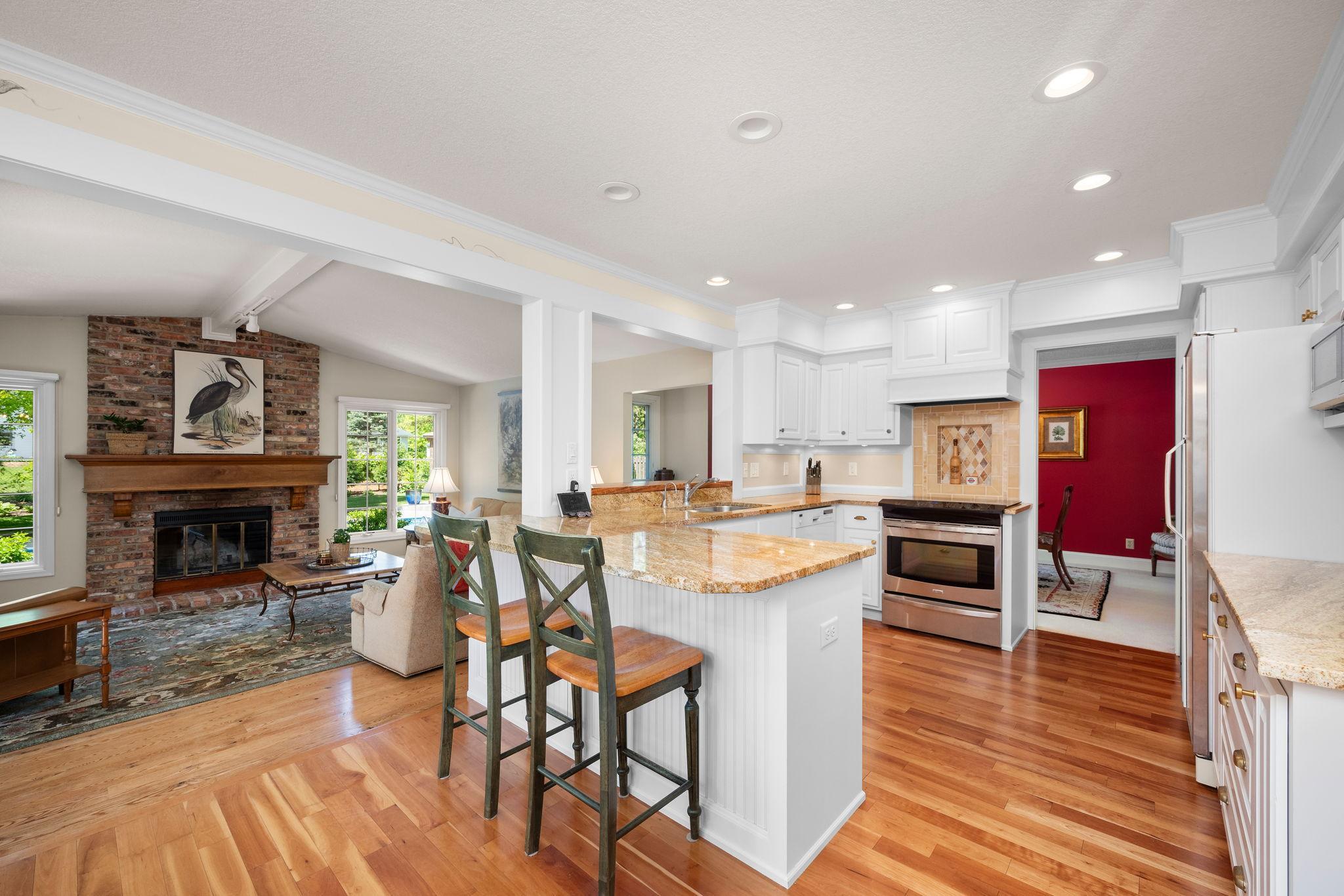 2135 Shadyview Lane N