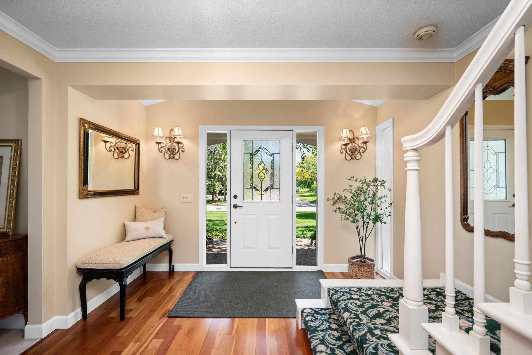 2135 Shadyview Lane N