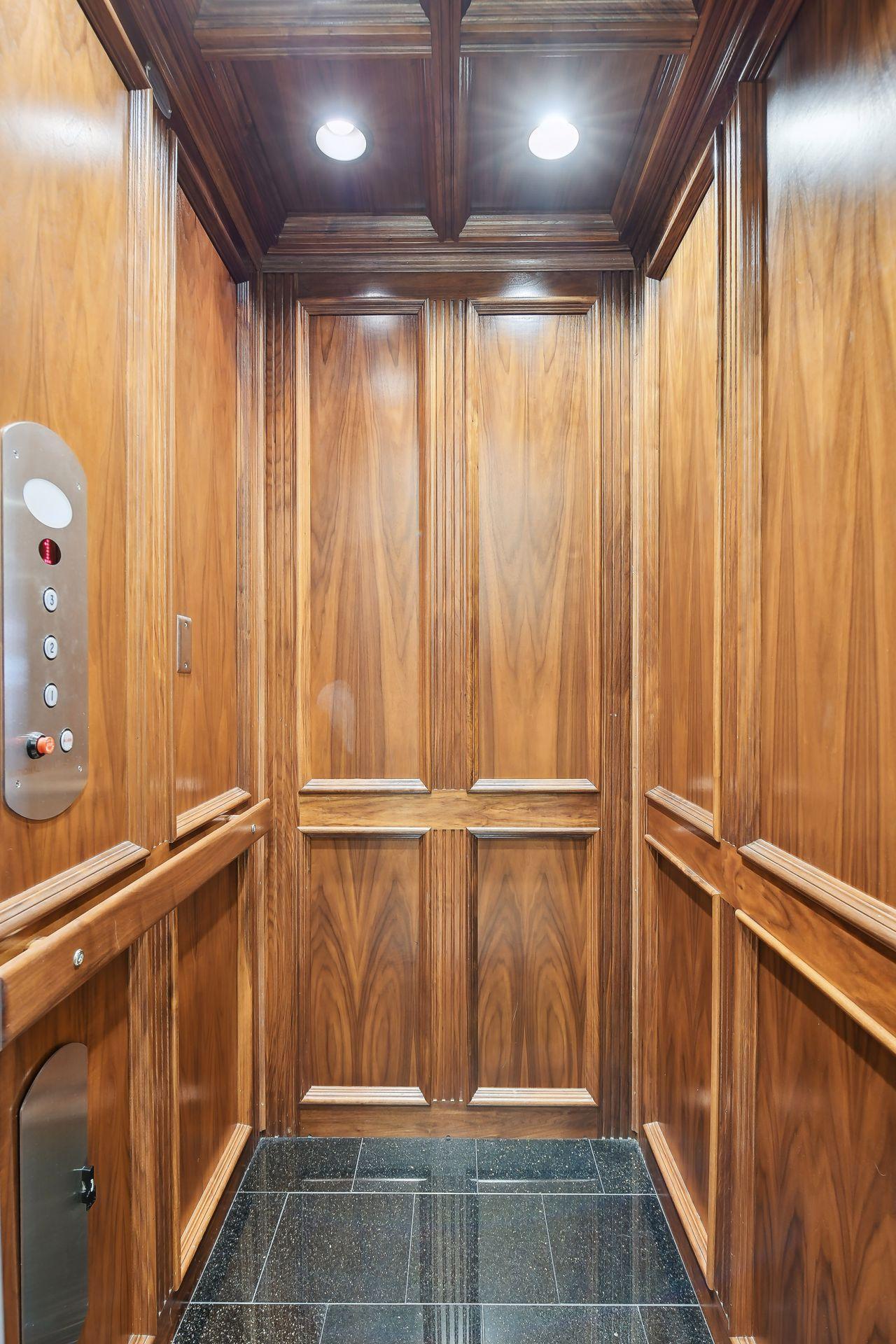 1860 Shoreline Drive