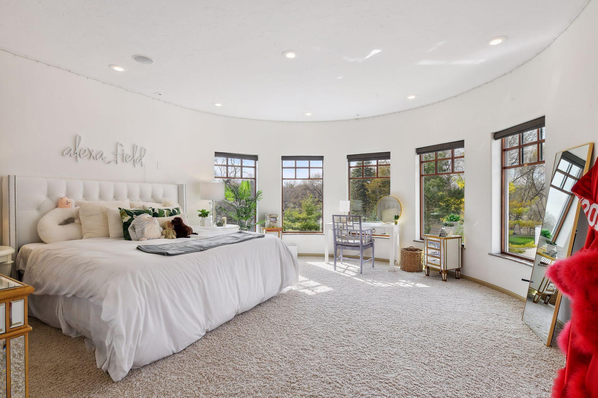 1860 Shoreline Drive