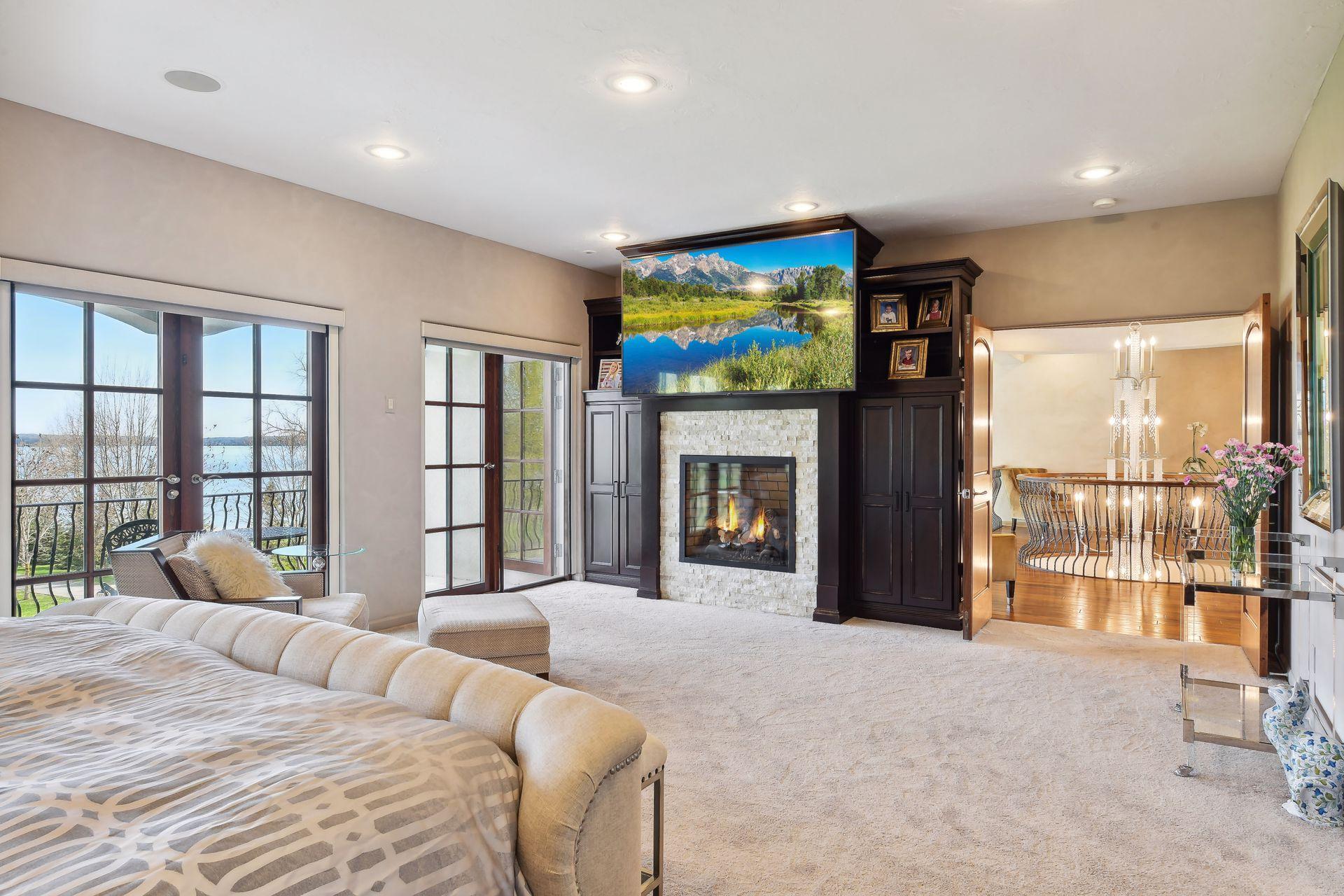 1860 Shoreline Drive