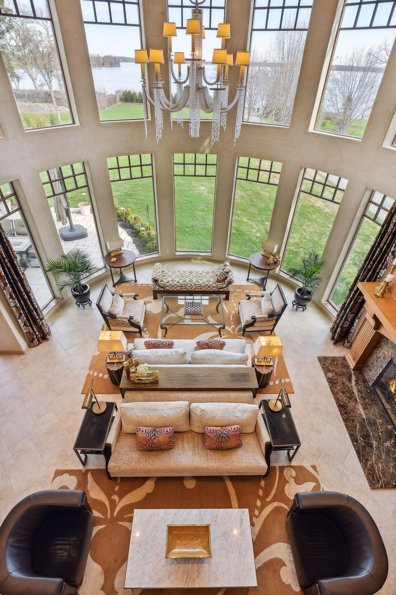 1860 Shoreline Drive