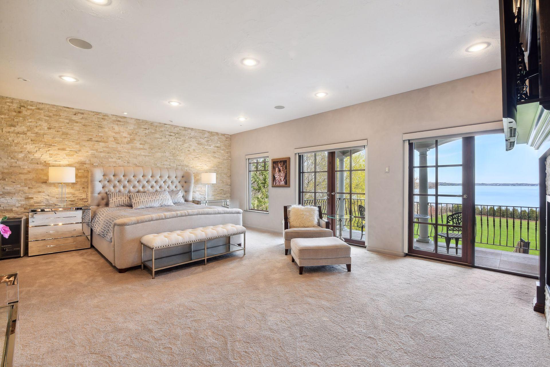 1860 Shoreline Drive