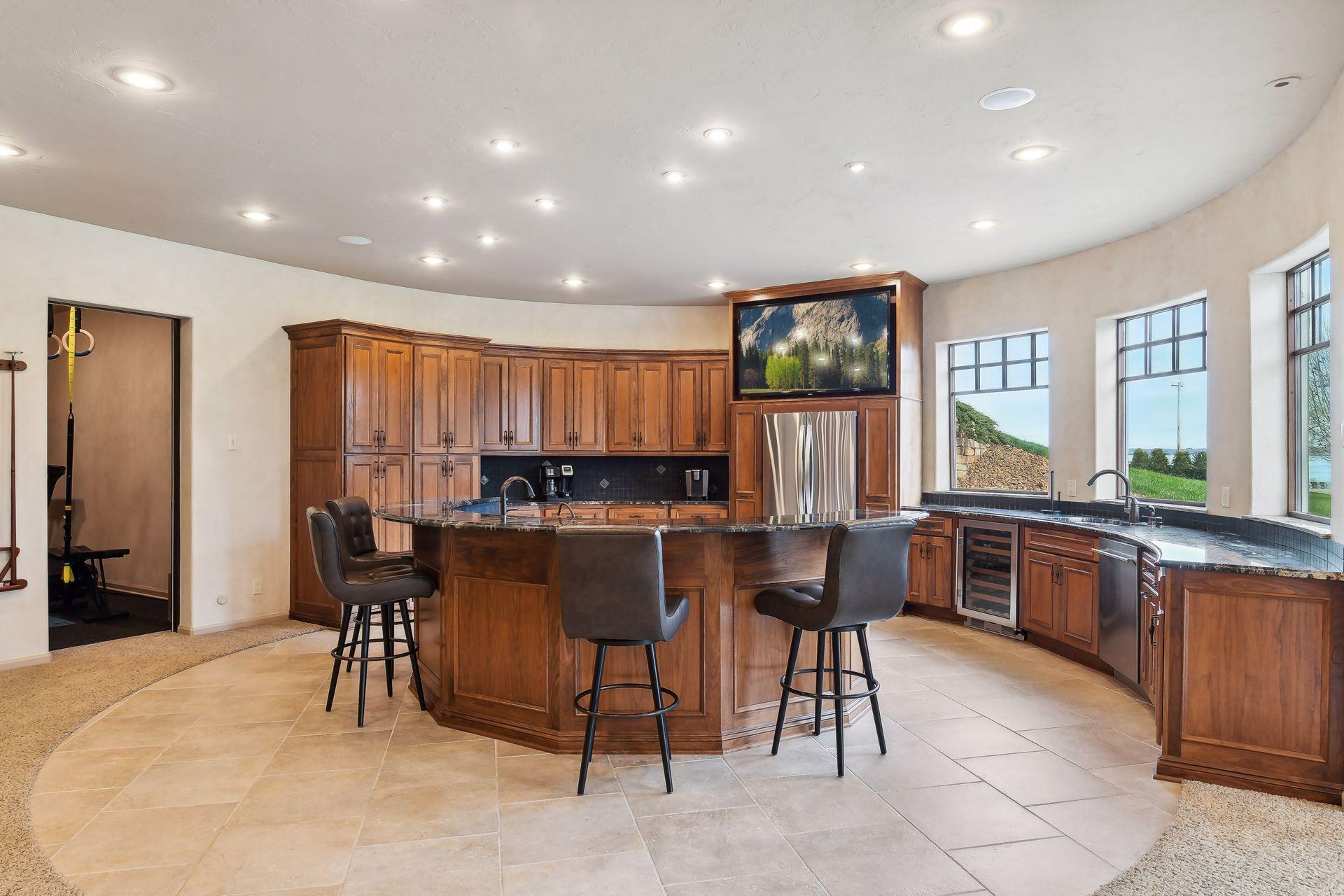 1860 Shoreline Drive