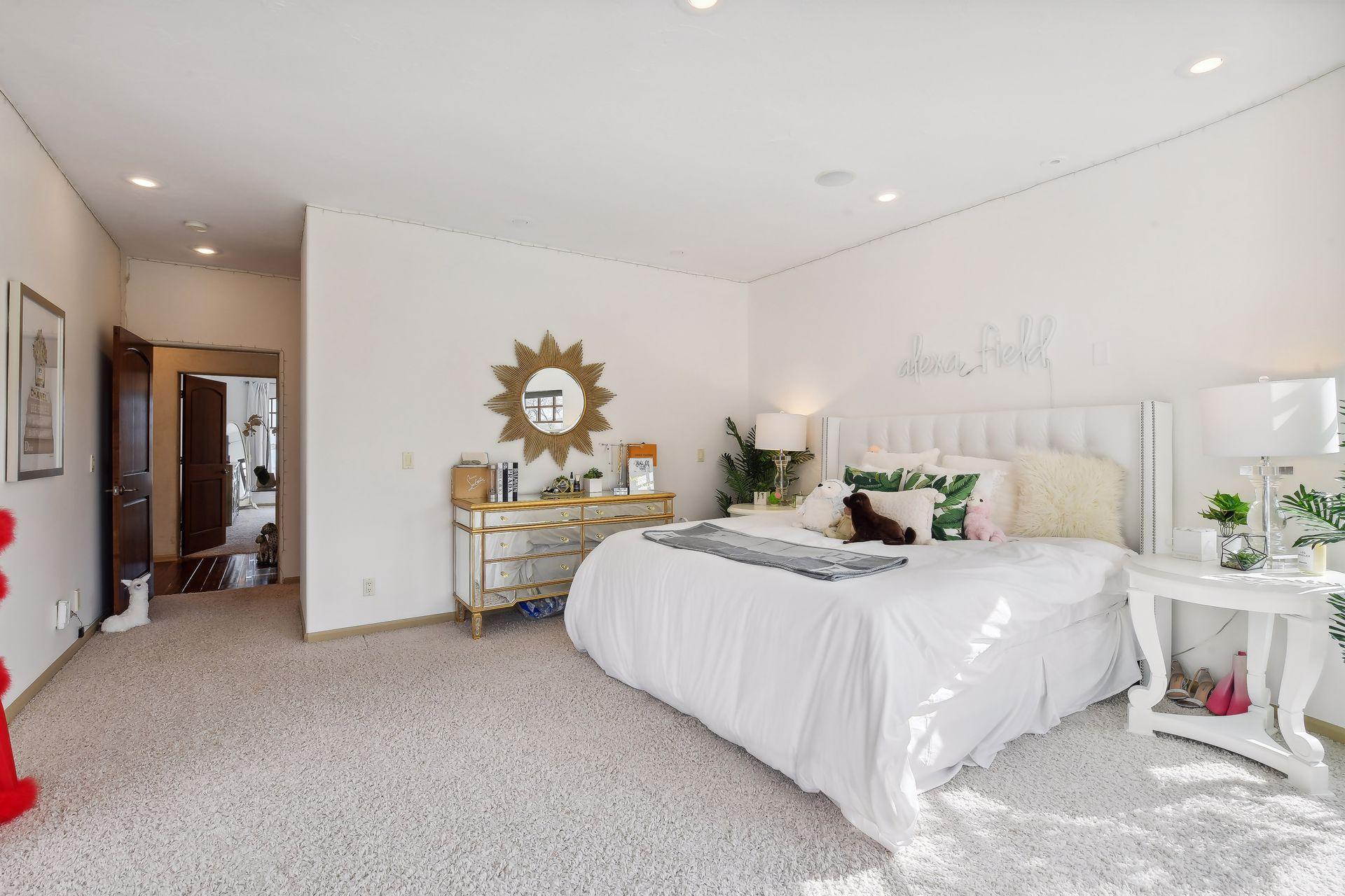 1860 Shoreline Drive