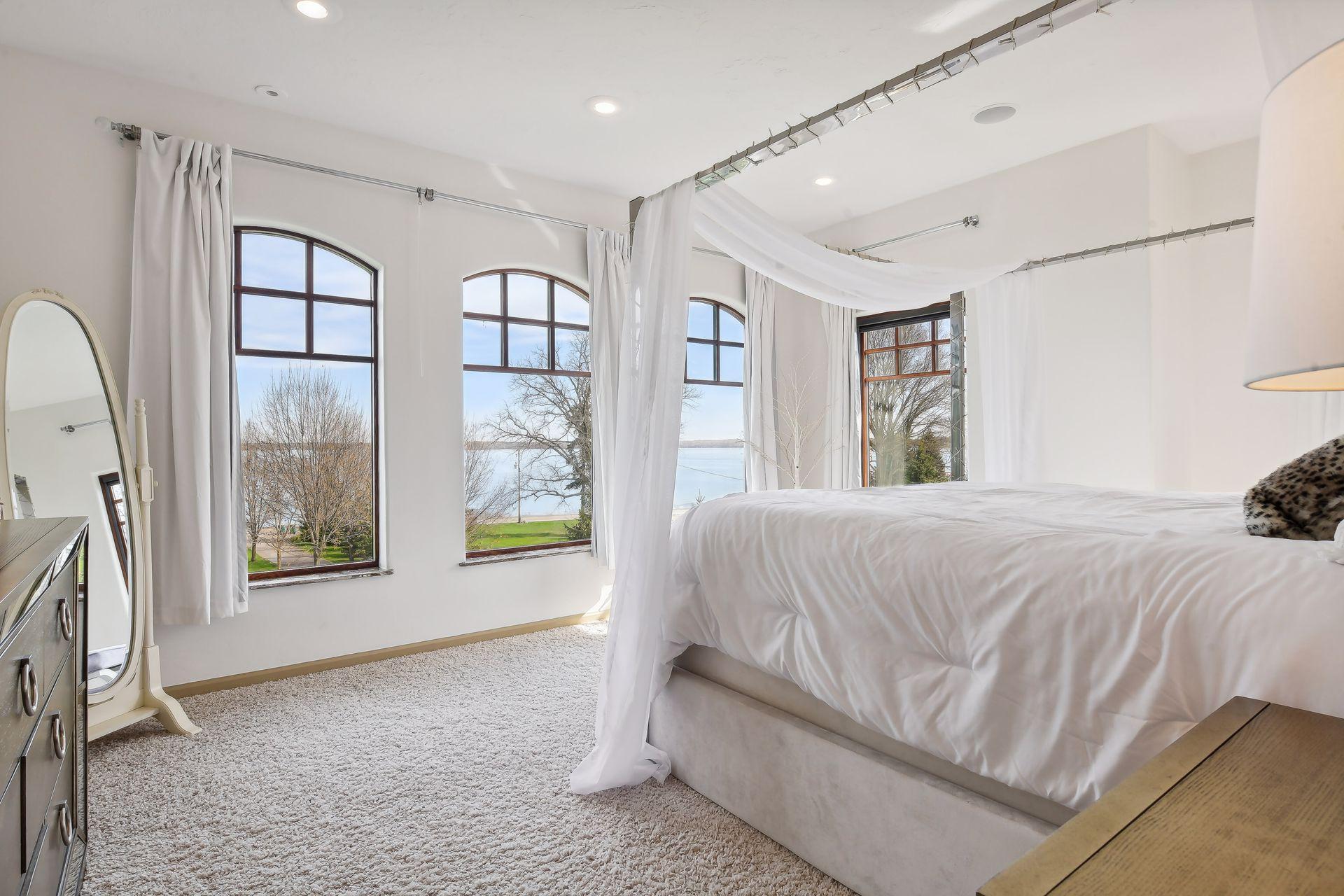 1860 Shoreline Drive