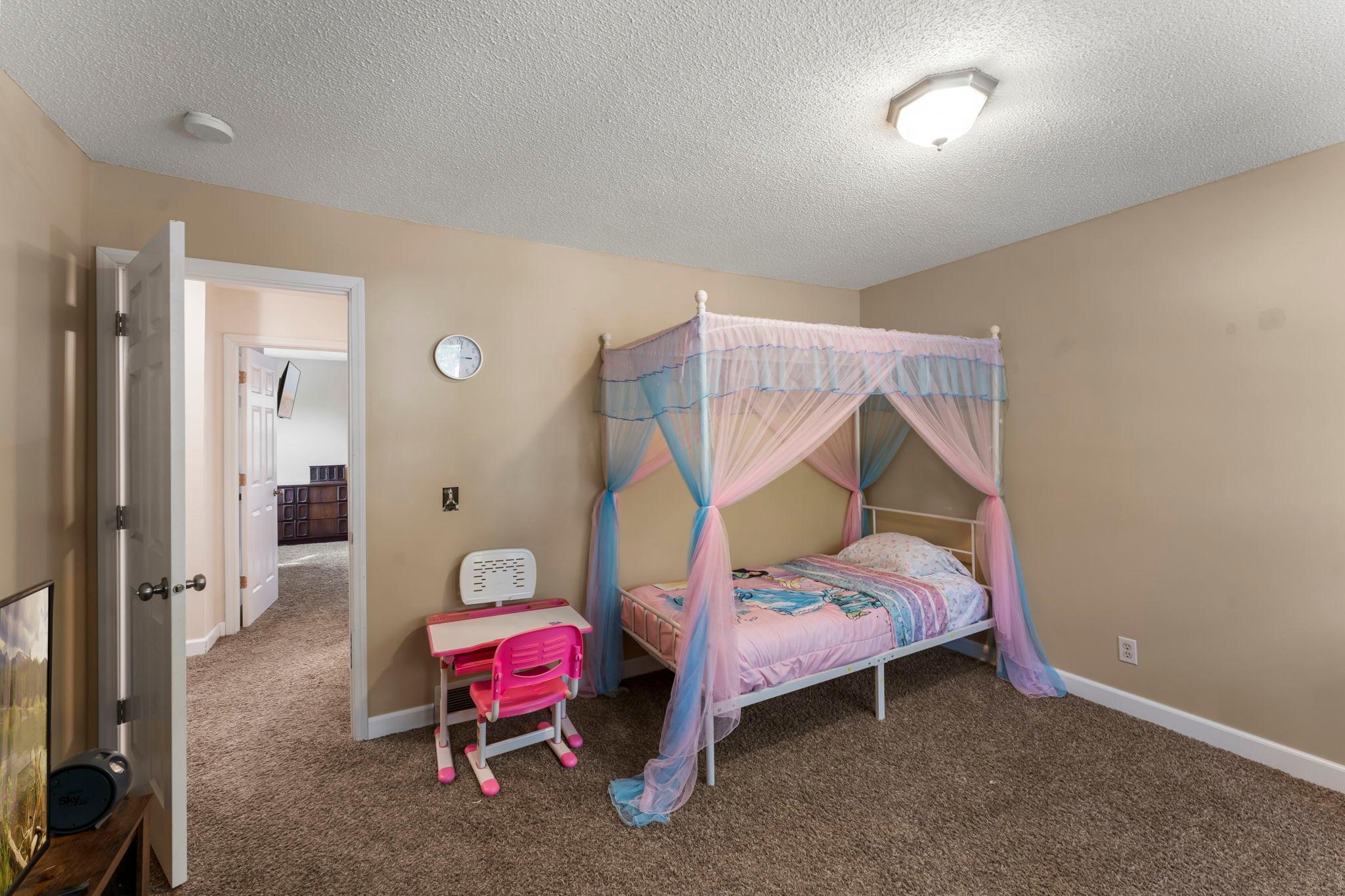 911 Ridge Drive SE
