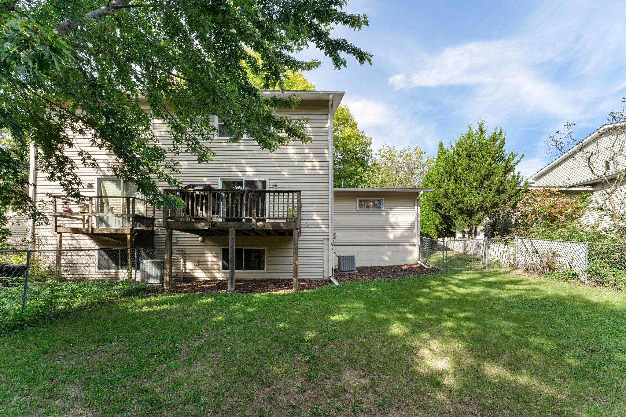 911 Ridge Drive SE