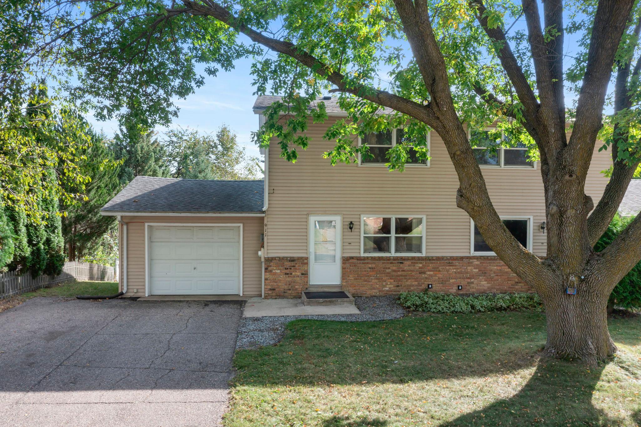 911 Ridge Drive SE