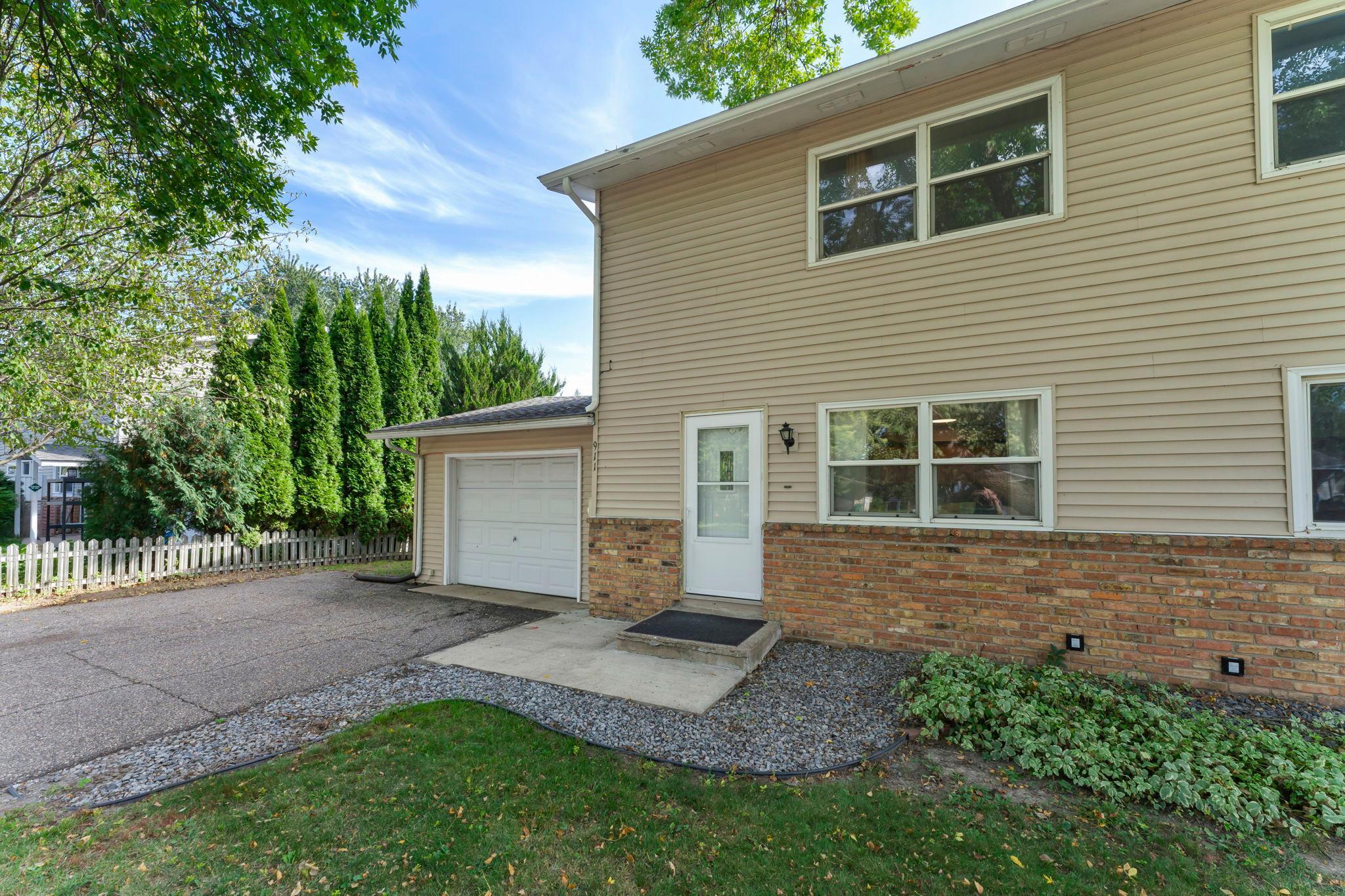 911 Ridge Drive SE