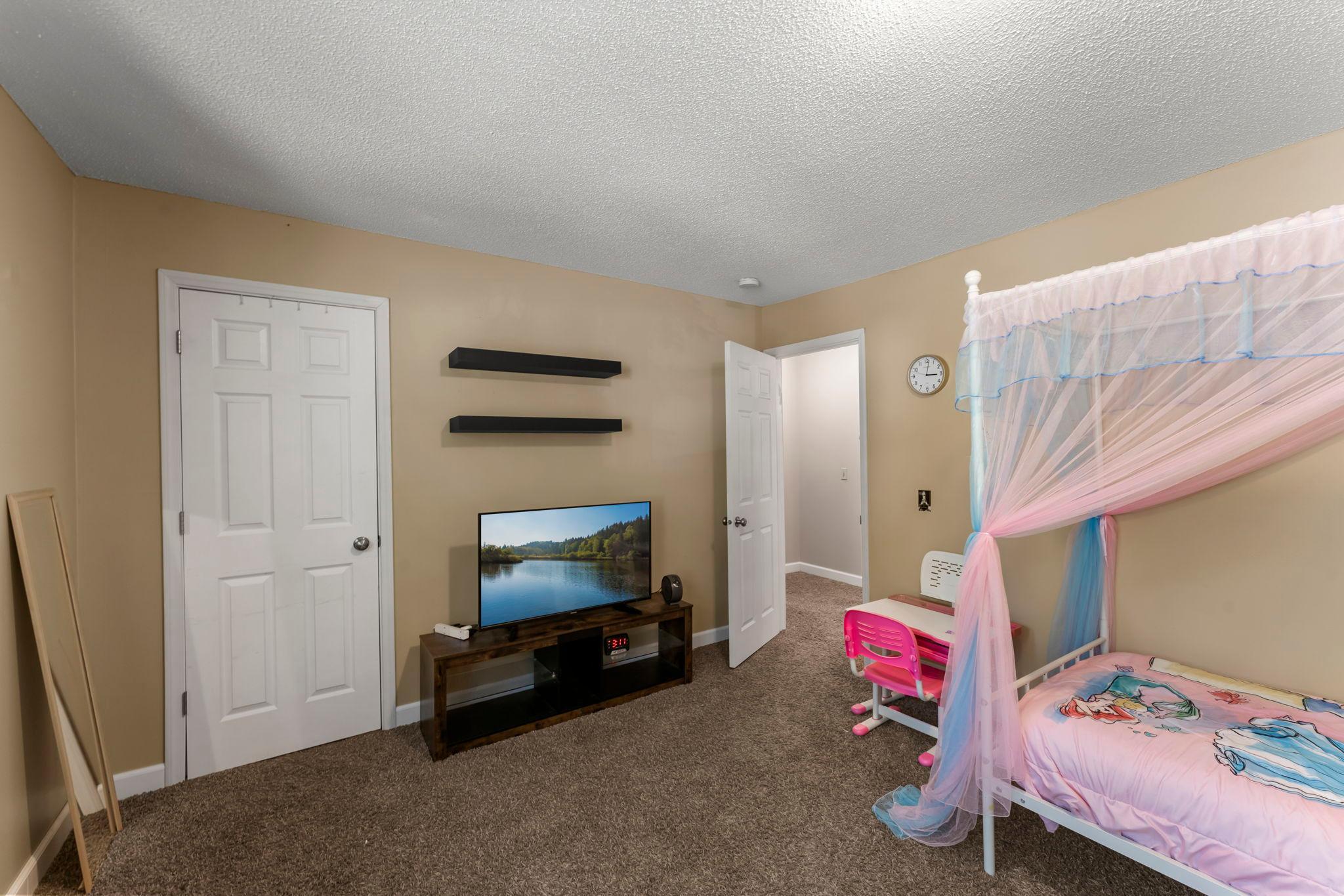 911 Ridge Drive SE