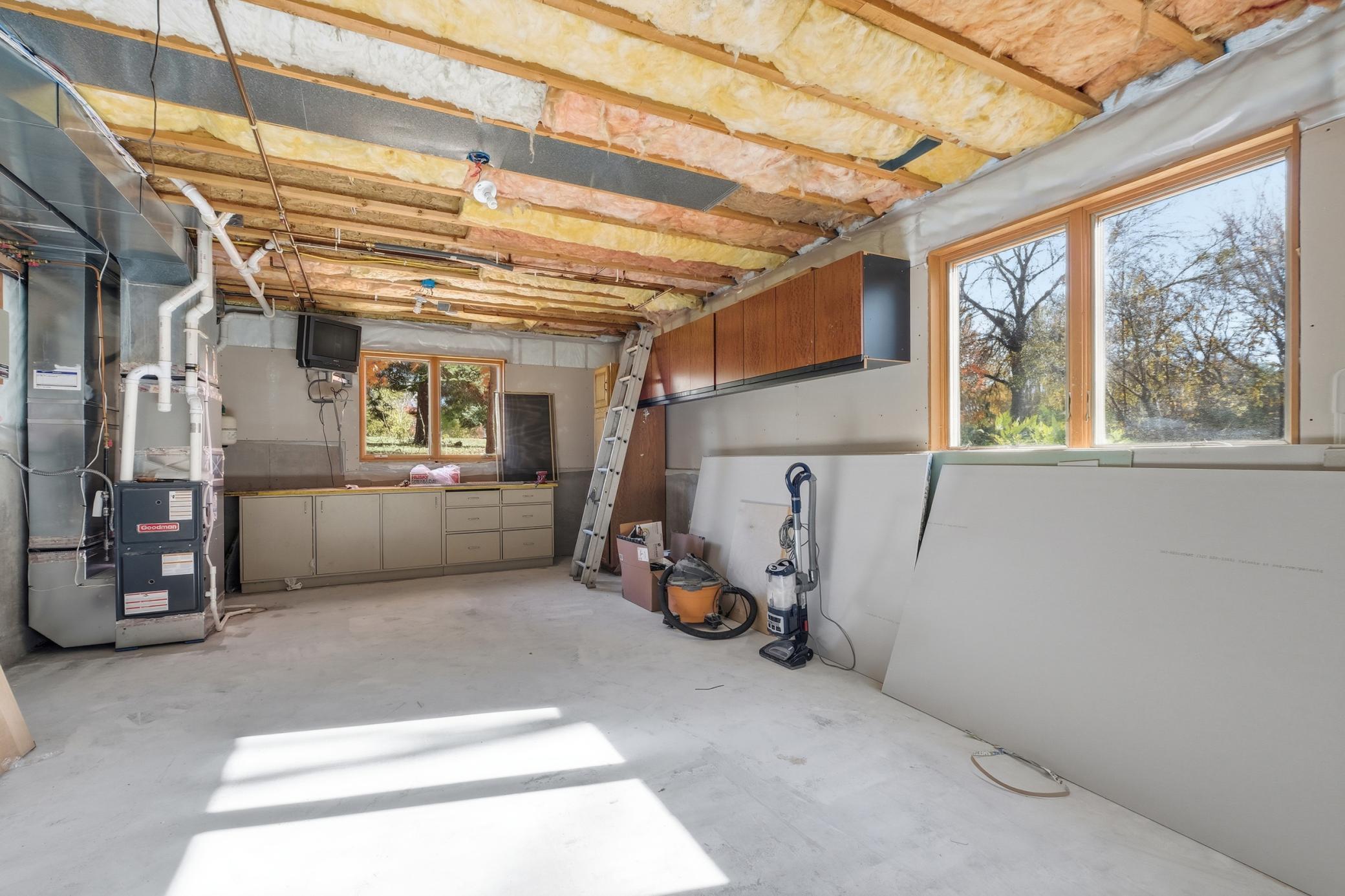 2087 S Lakeshore Drive