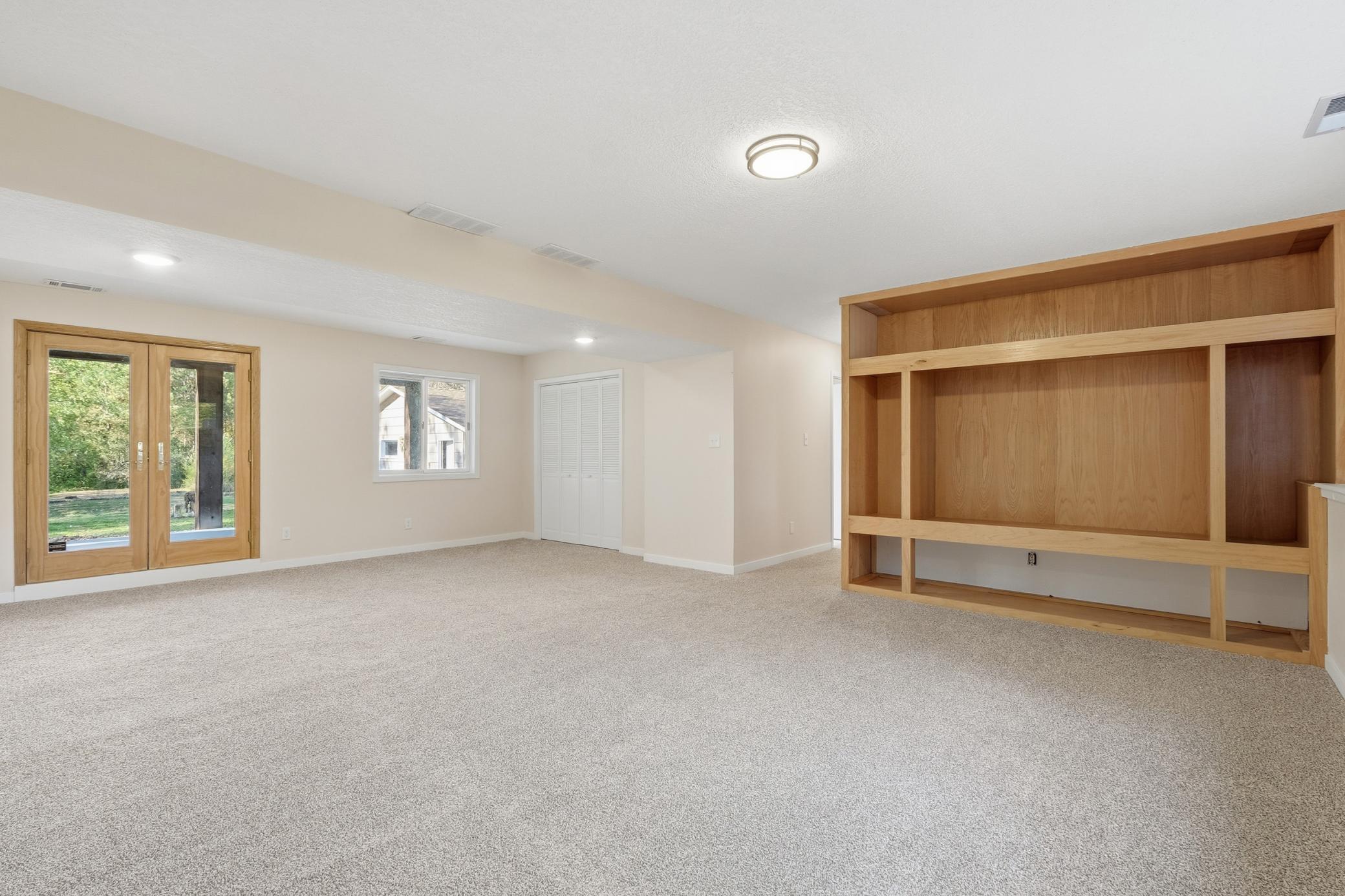 2087 S Lakeshore Drive