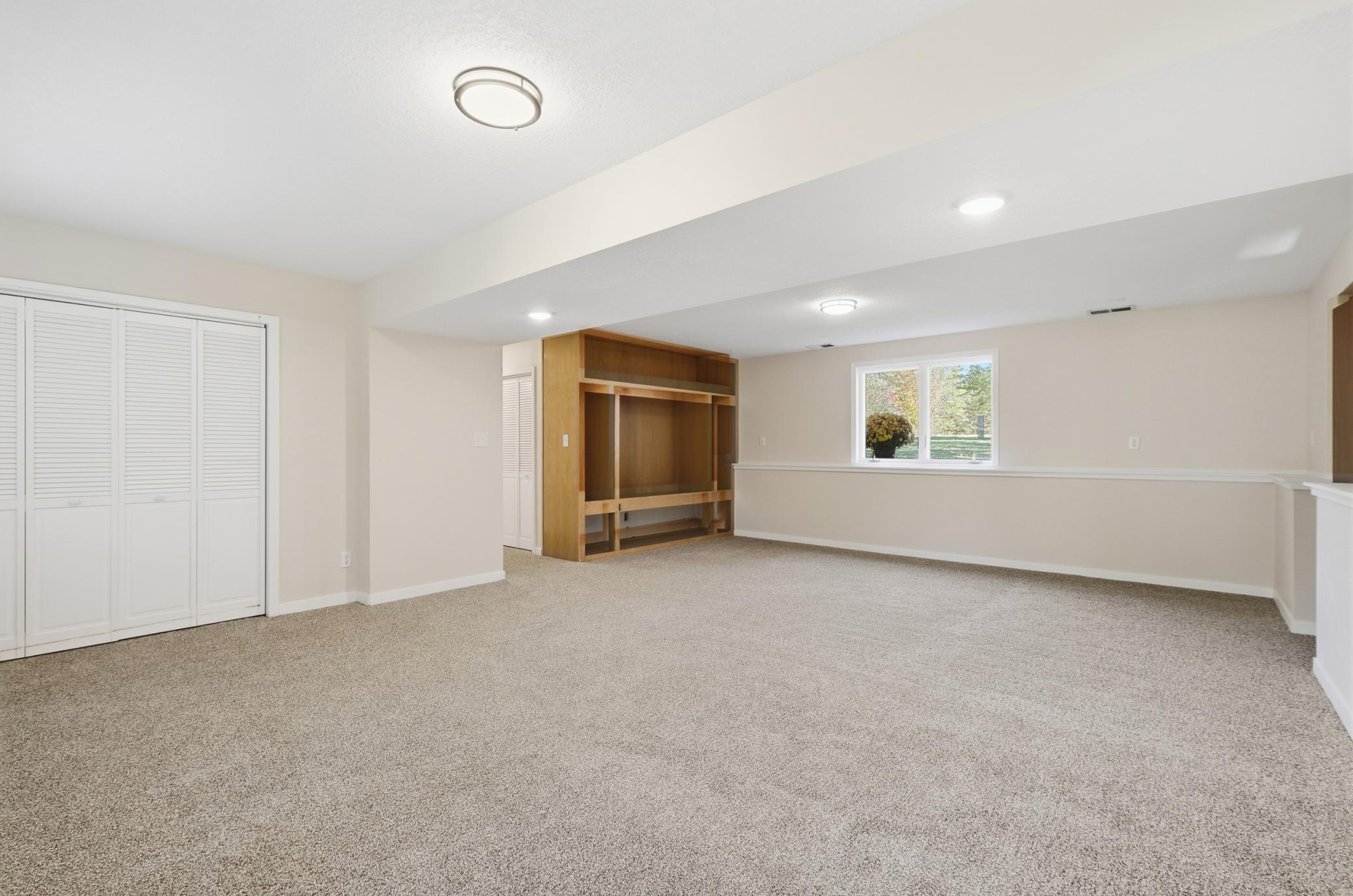 2087 S Lakeshore Drive