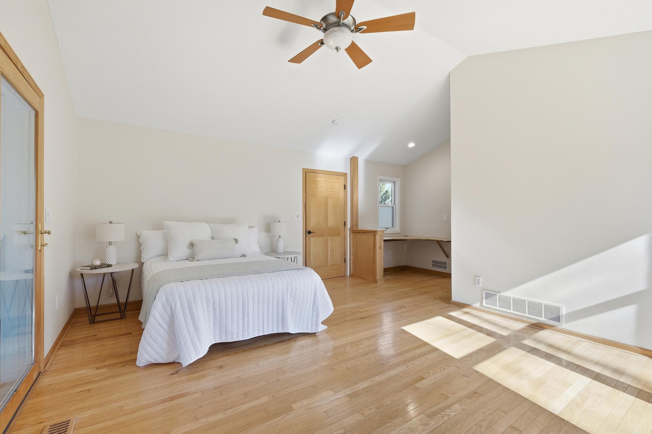 2087 S Lakeshore Drive