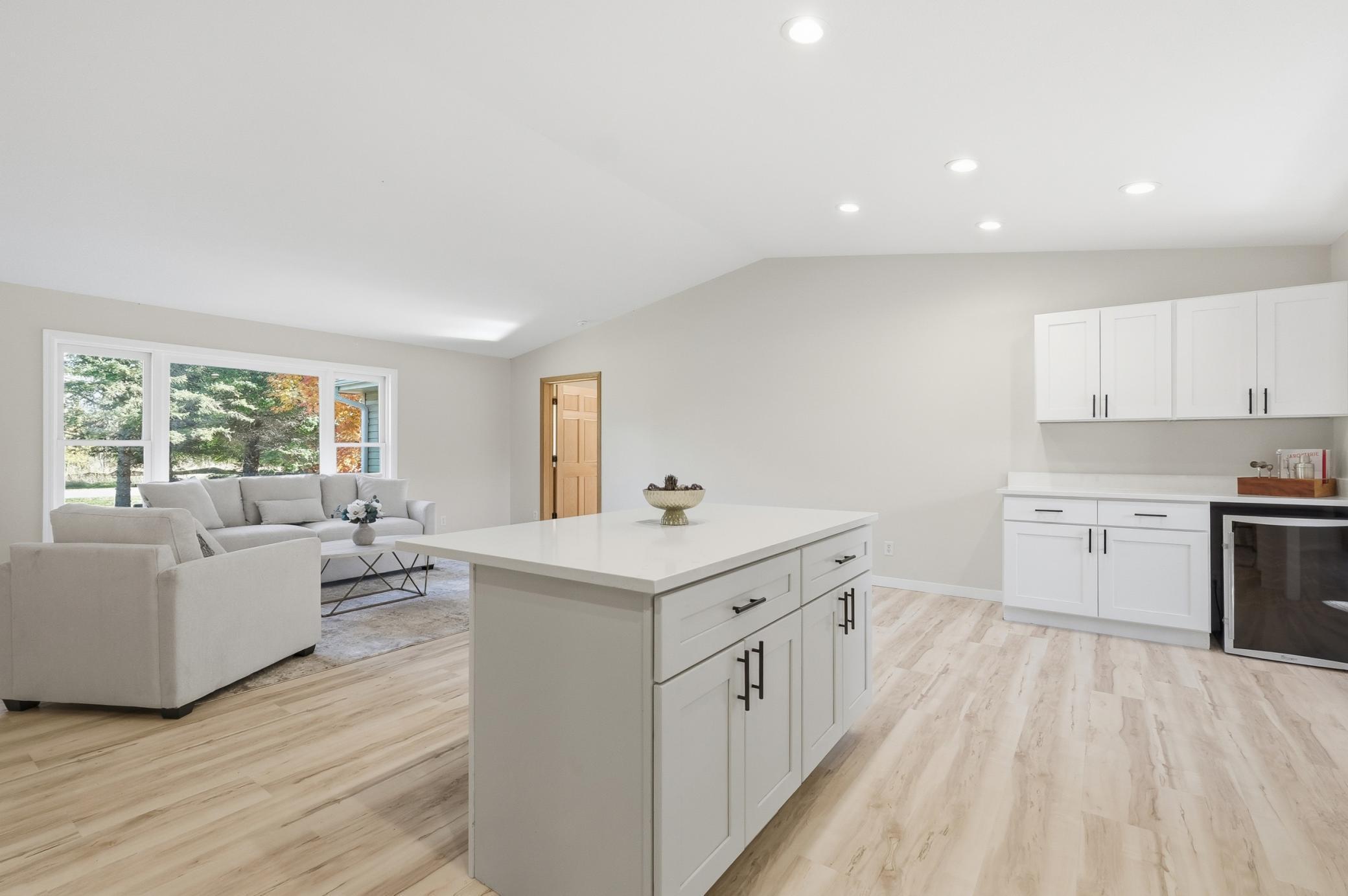 2087 S Lakeshore Drive