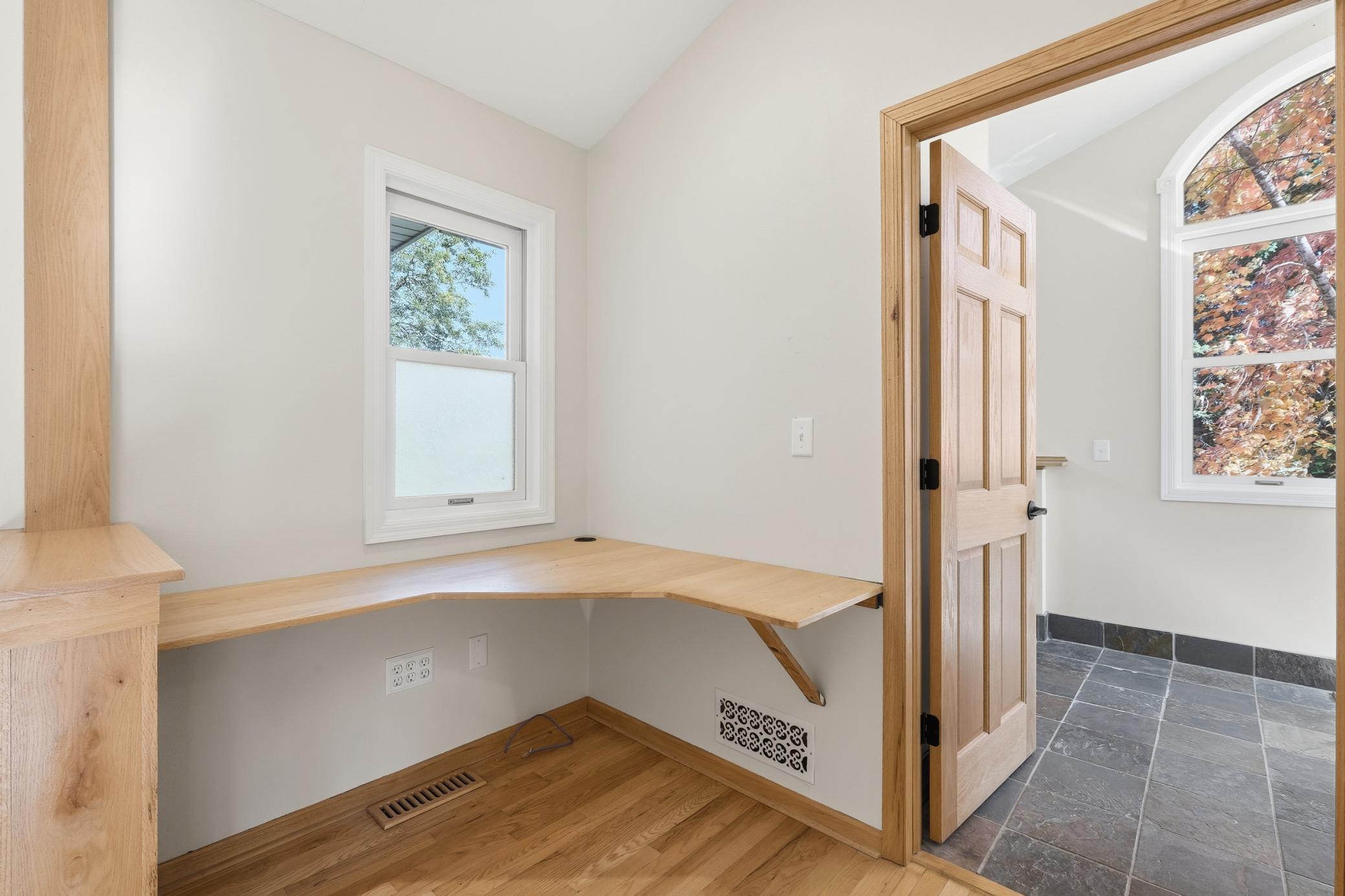 2087 S Lakeshore Drive