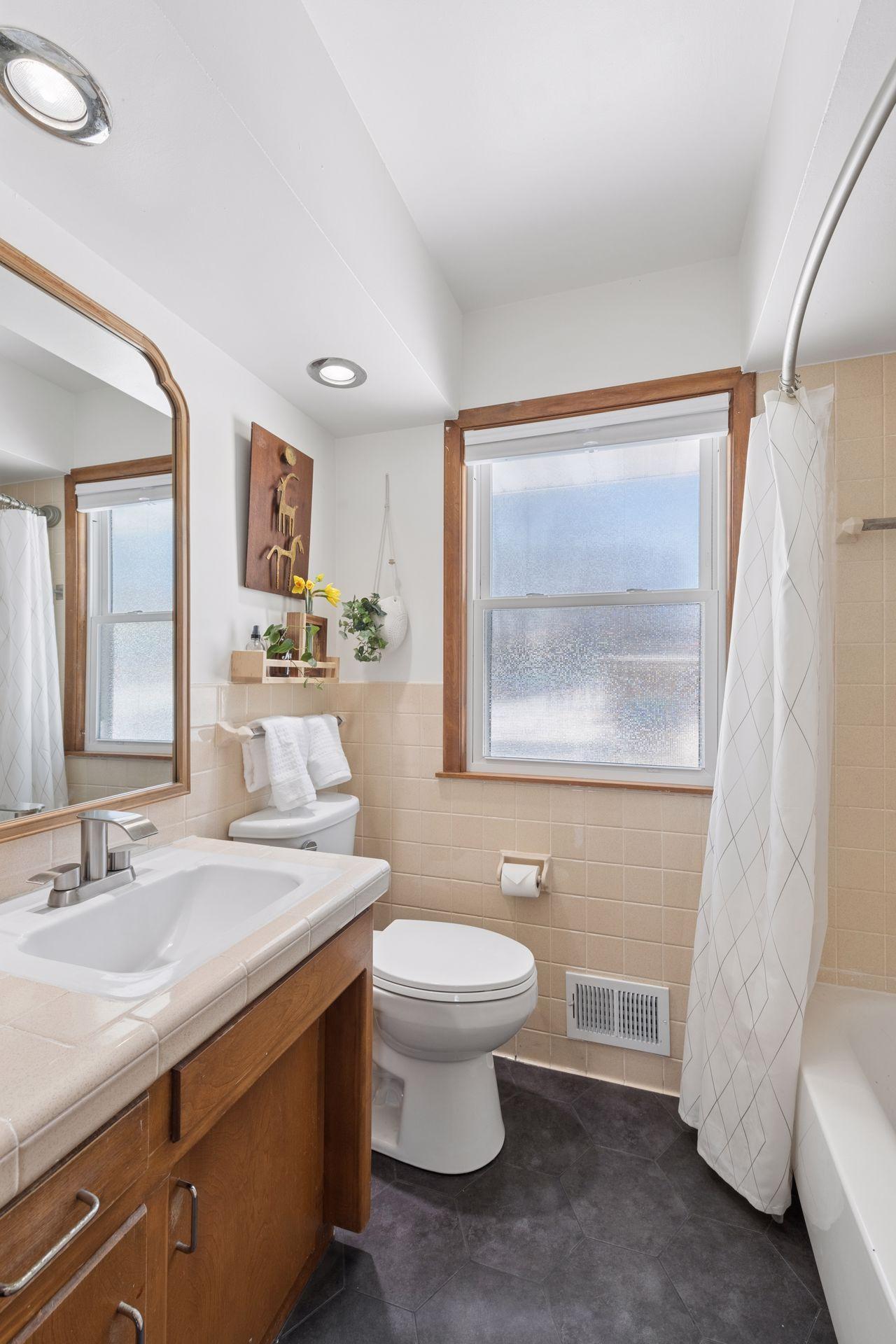 2320 Valders Avenue N