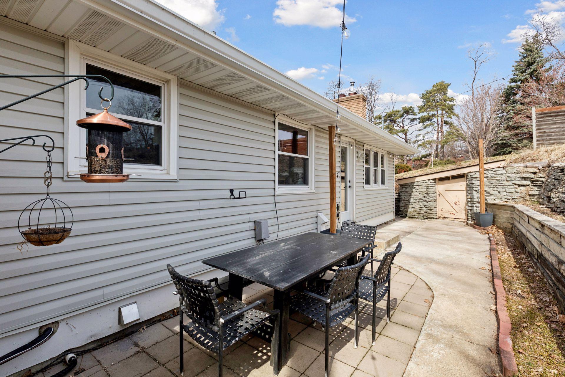 2320 Valders Avenue N