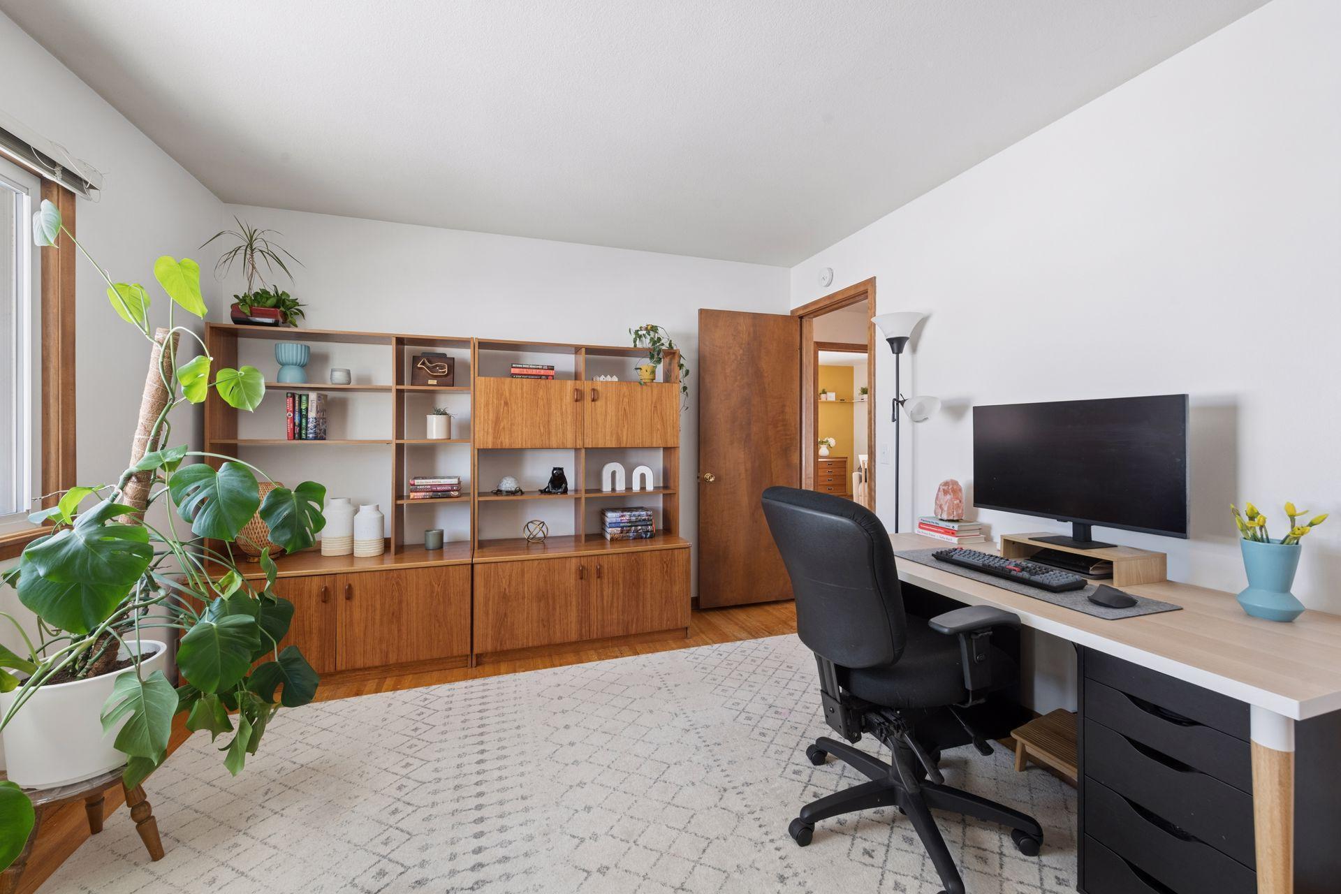 2320 Valders Avenue N