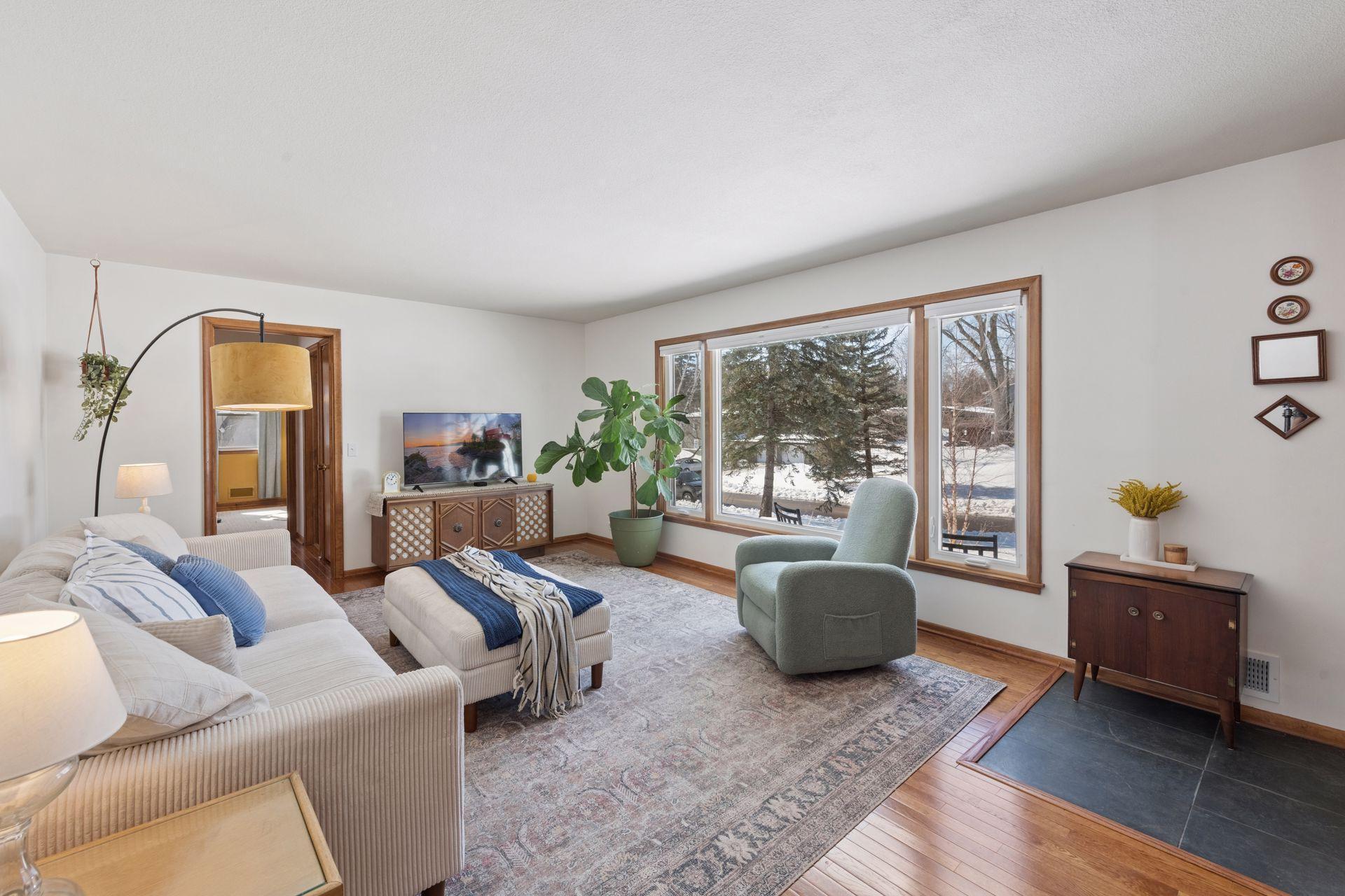 2320 Valders Avenue N