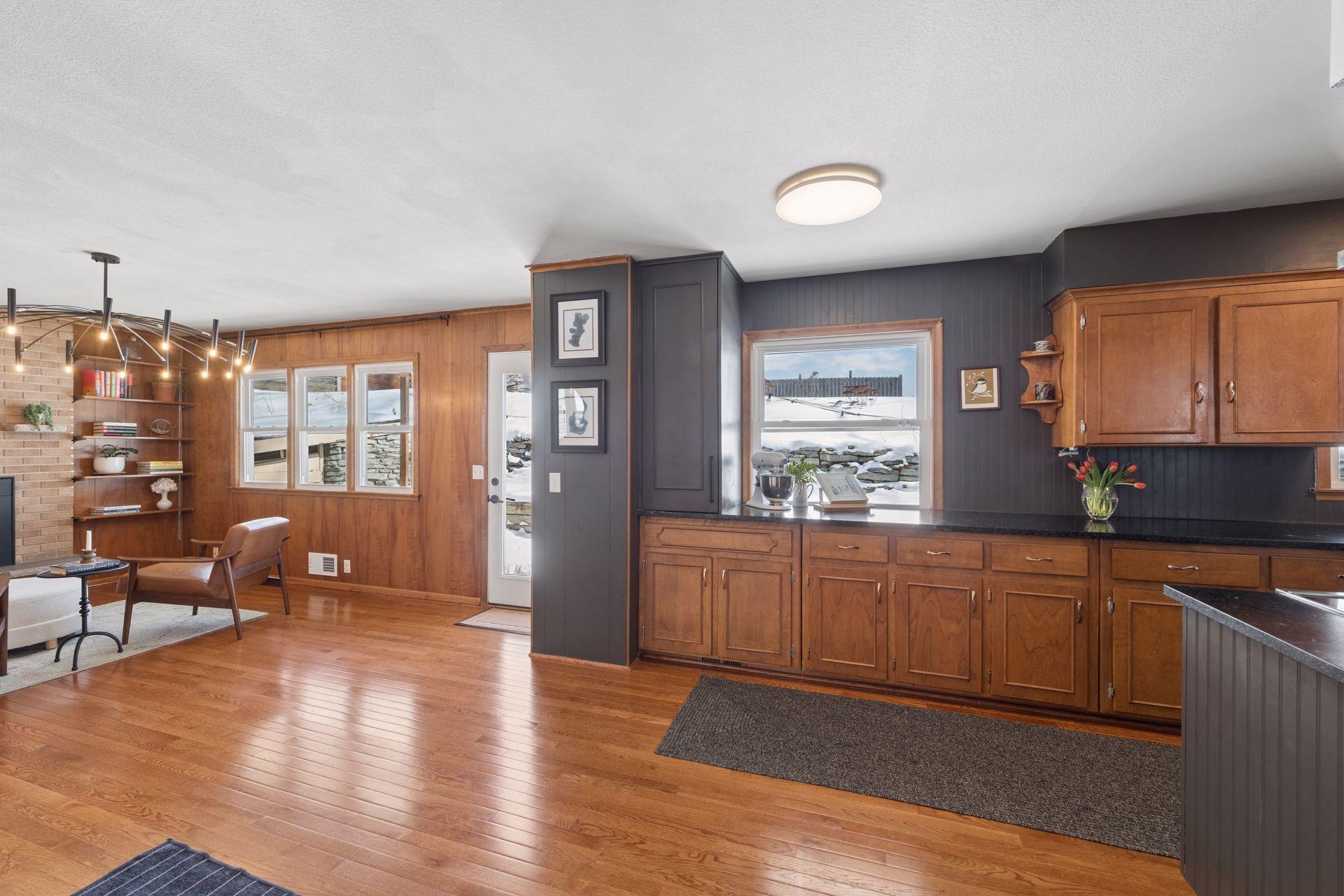 2320 Valders Avenue N