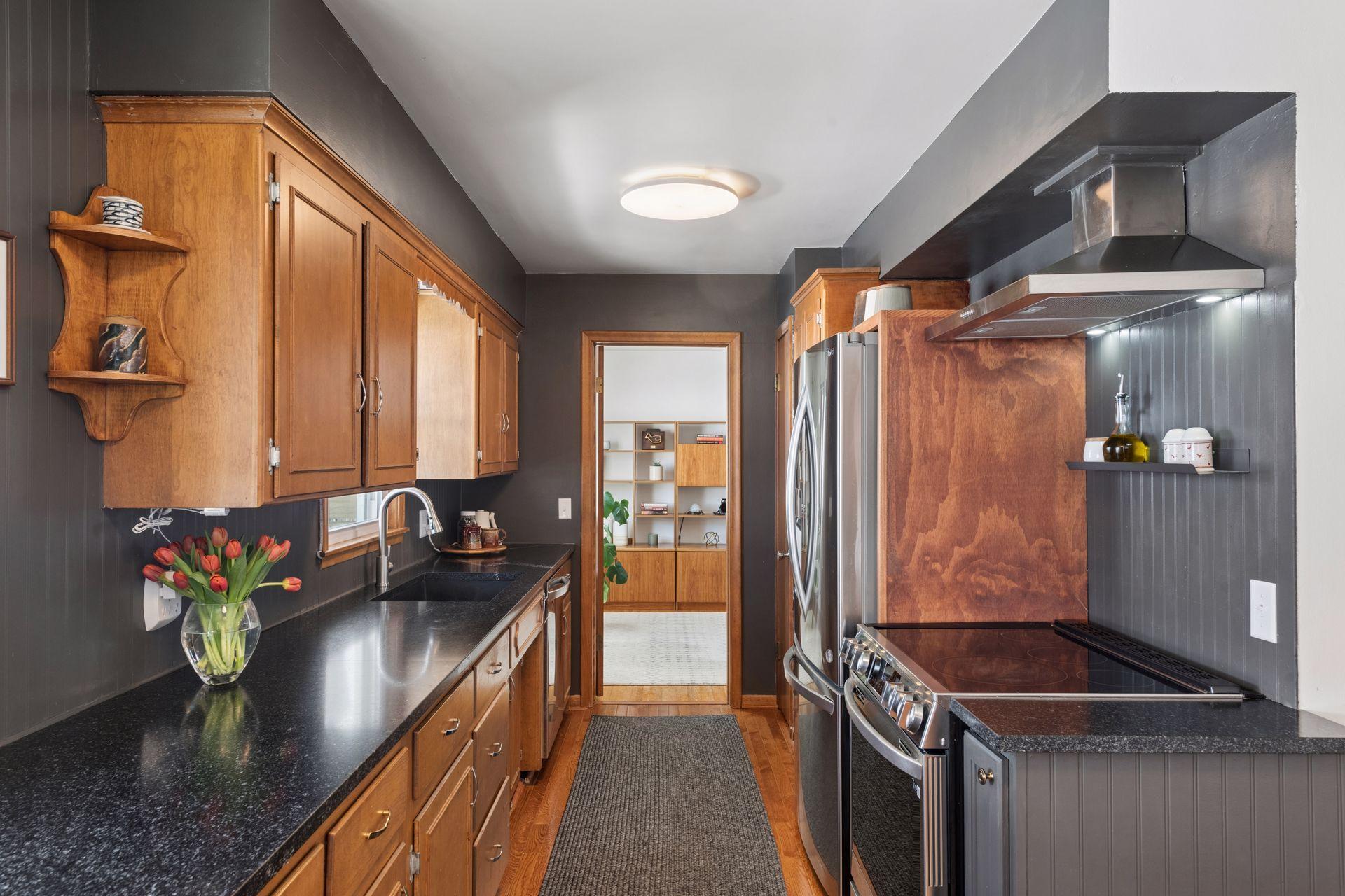 2320 Valders Avenue N