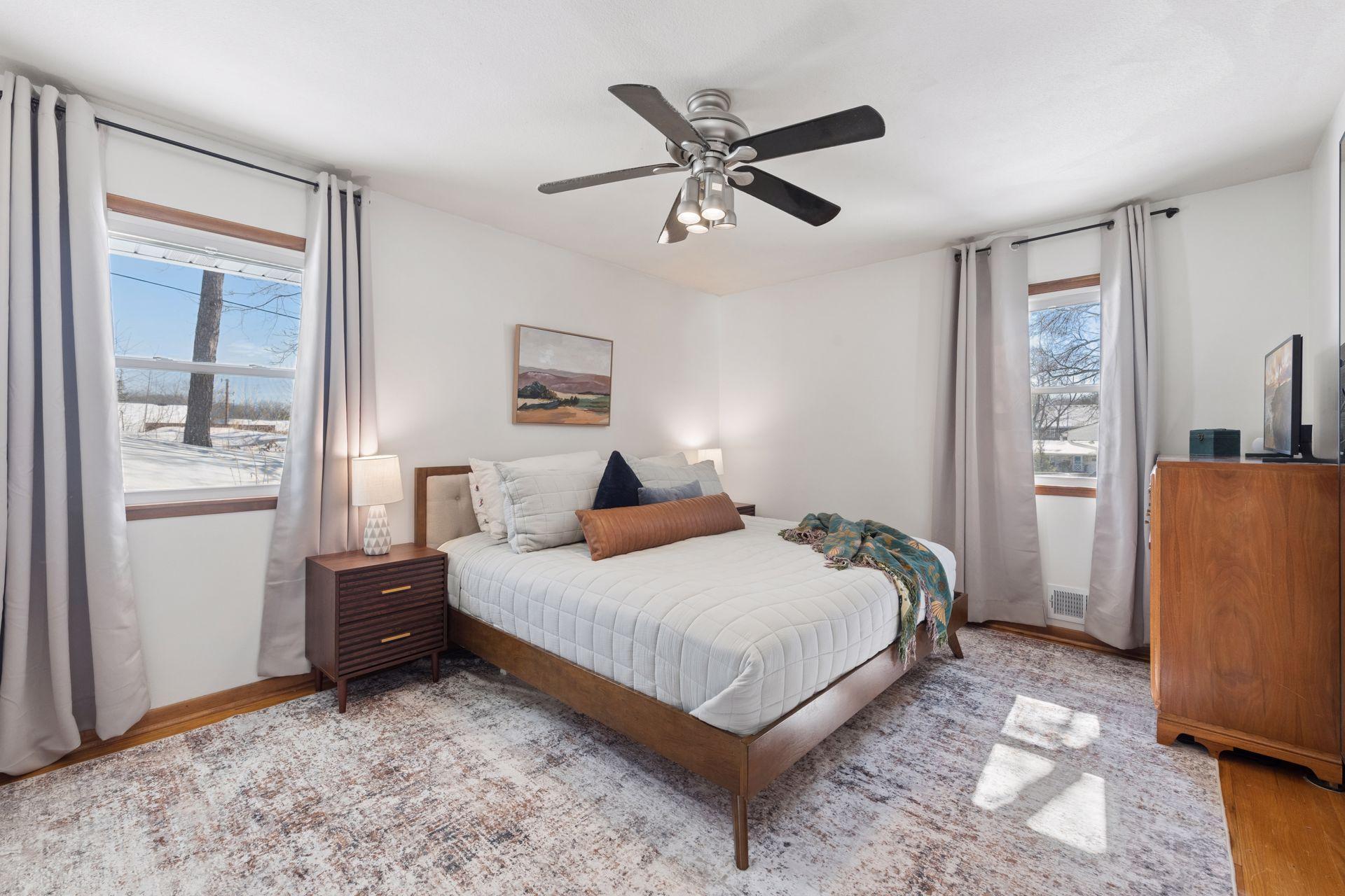 2320 Valders Avenue N