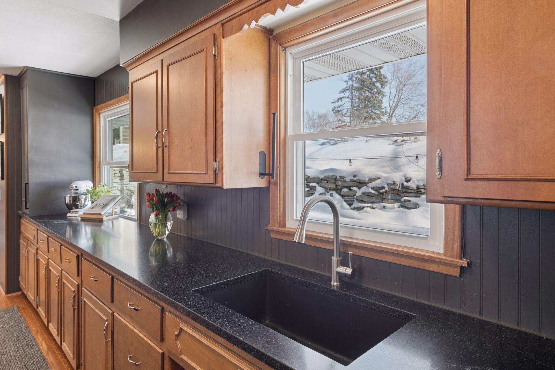 2320 Valders Avenue N