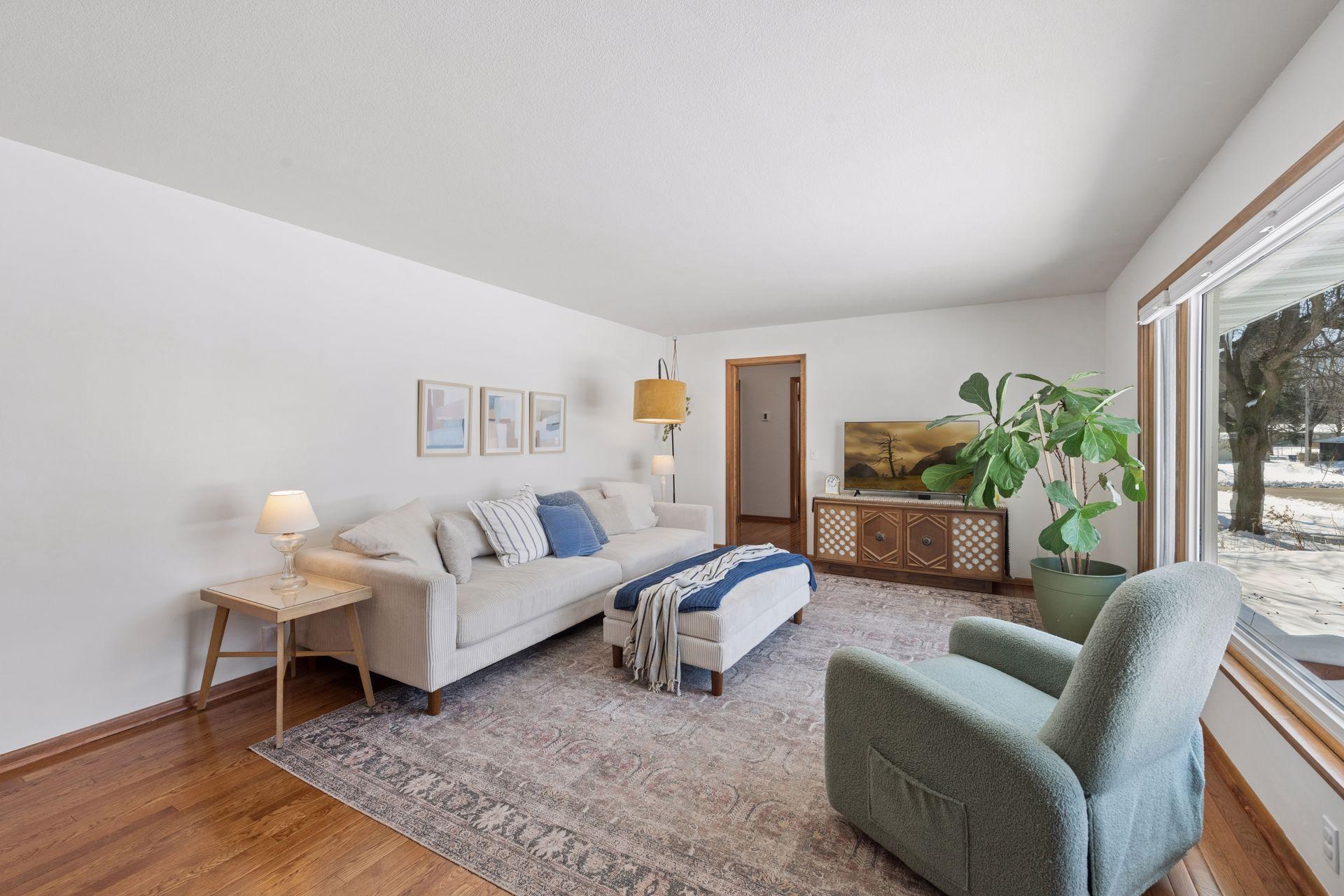 2320 Valders Avenue N