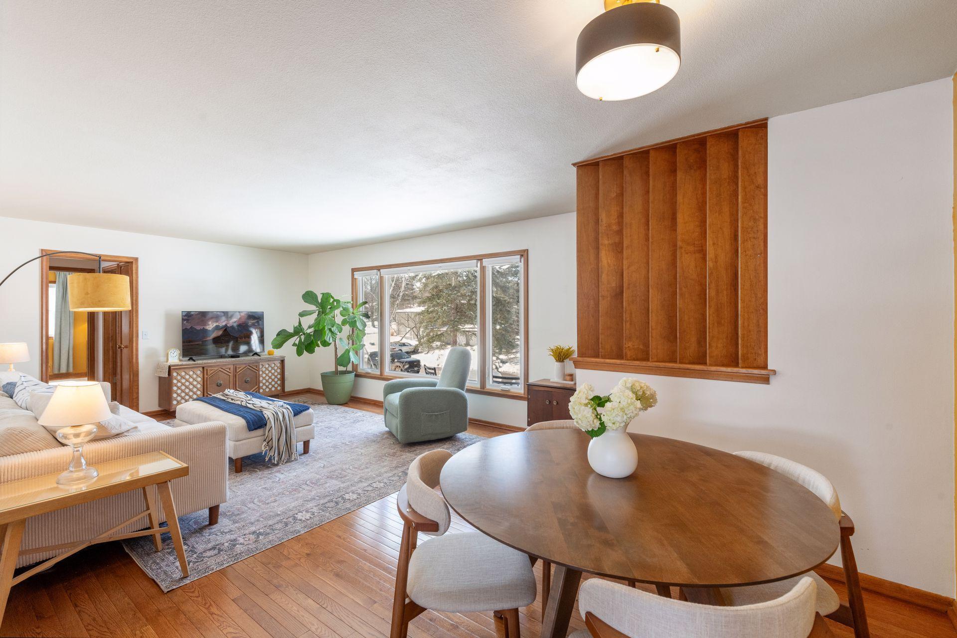 2320 Valders Avenue N