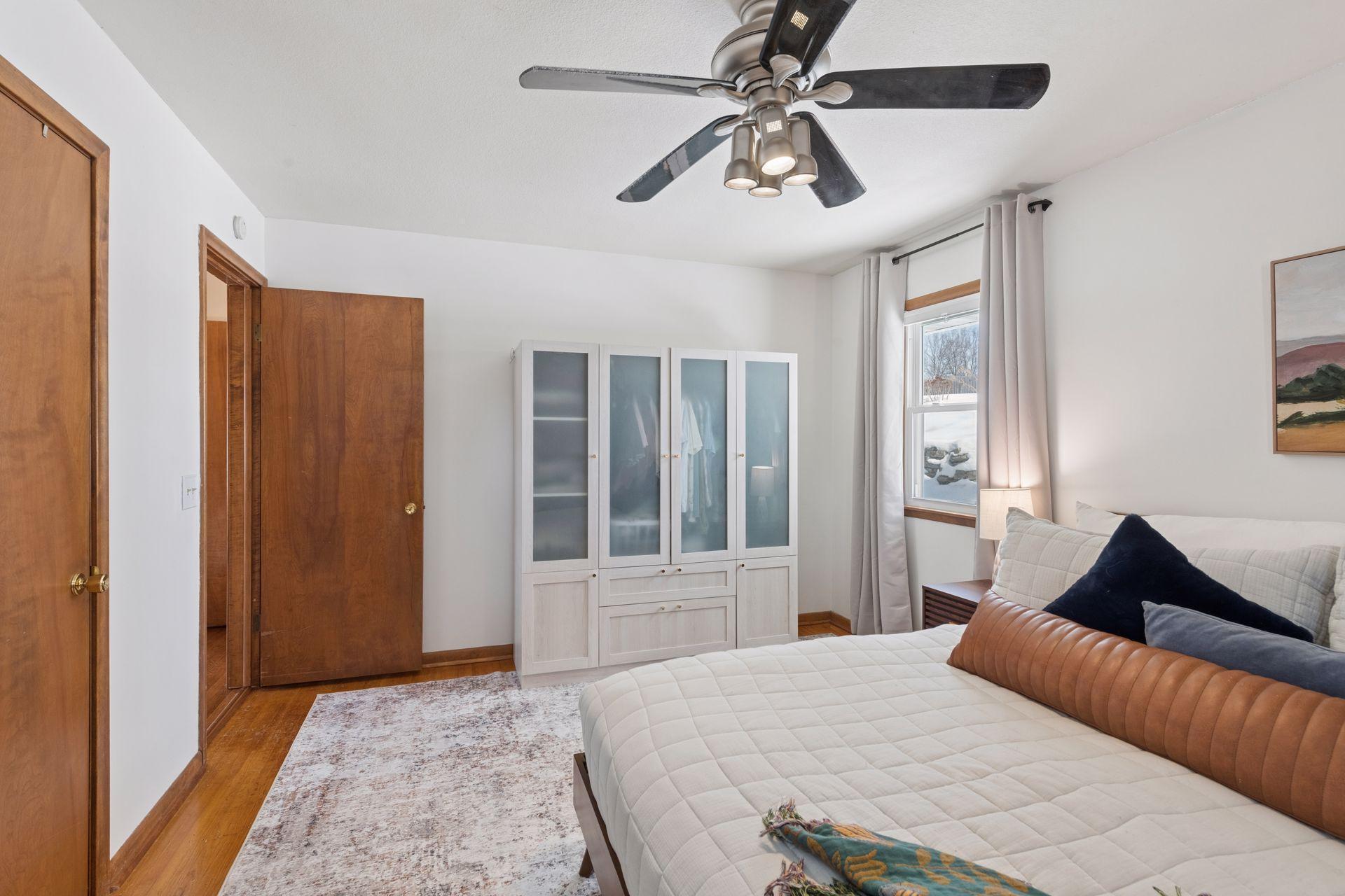 2320 Valders Avenue N