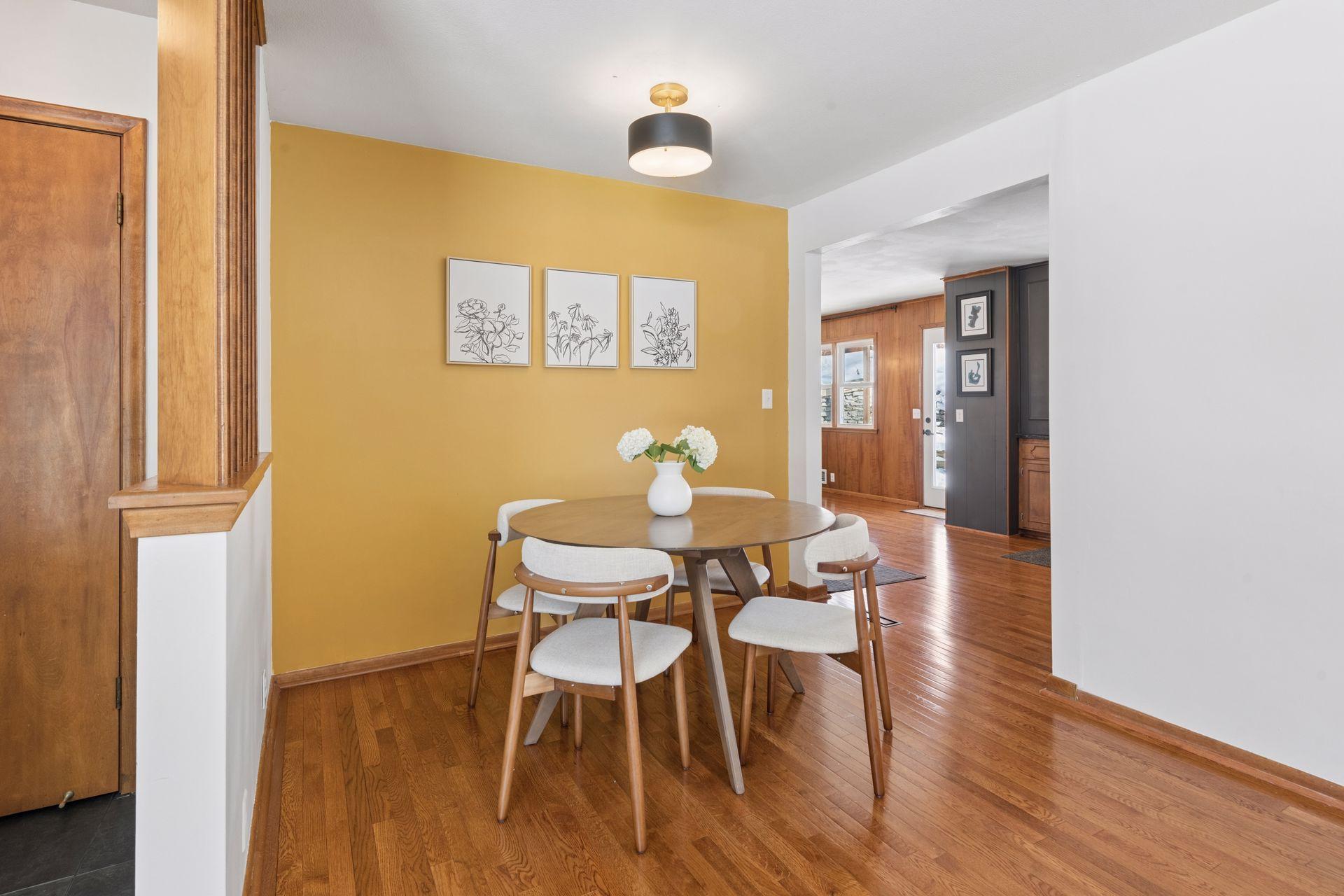 2320 Valders Avenue N