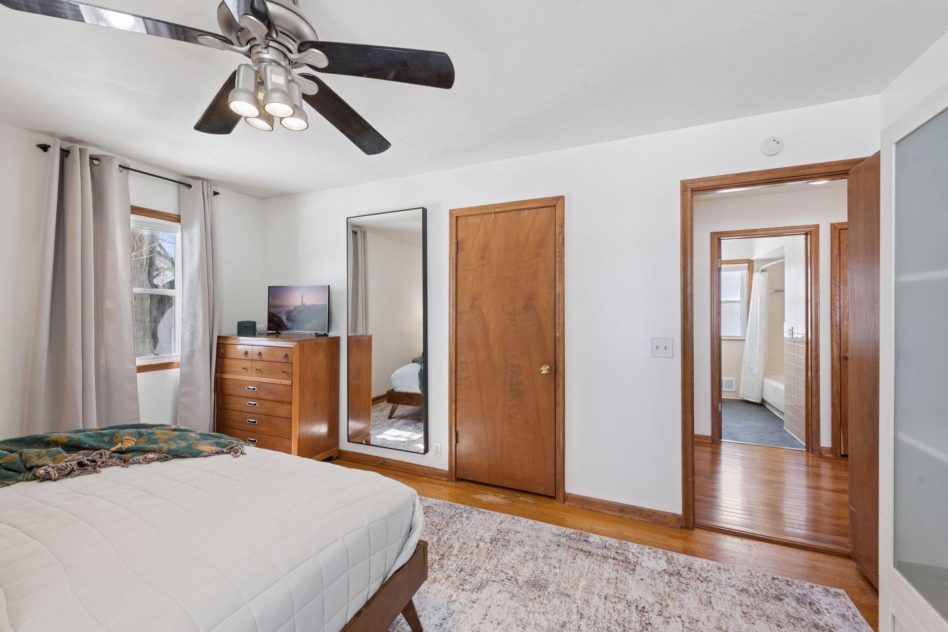 2320 Valders Avenue N