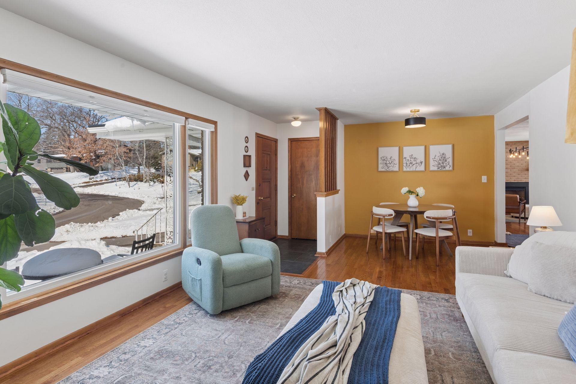 2320 Valders Avenue N