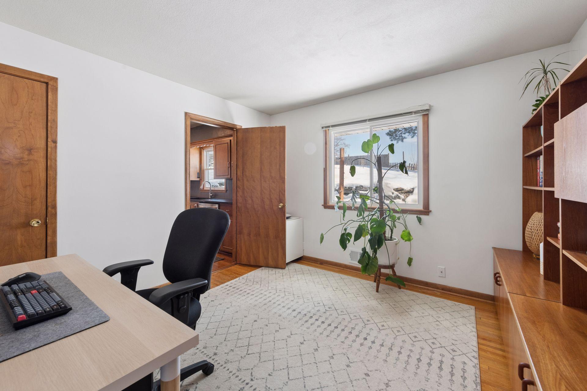 2320 Valders Avenue N