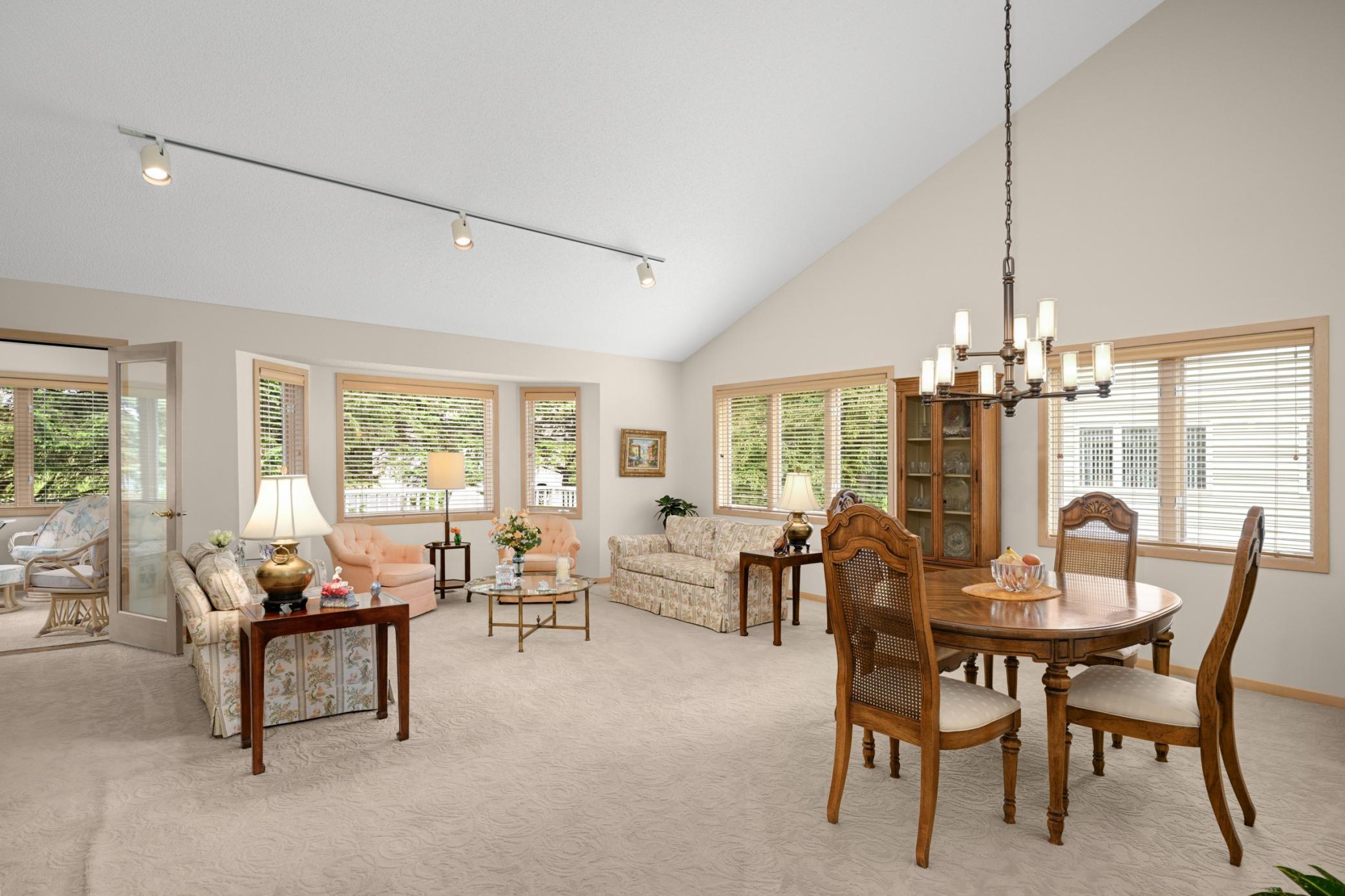 7160 Oak Pointe Curve