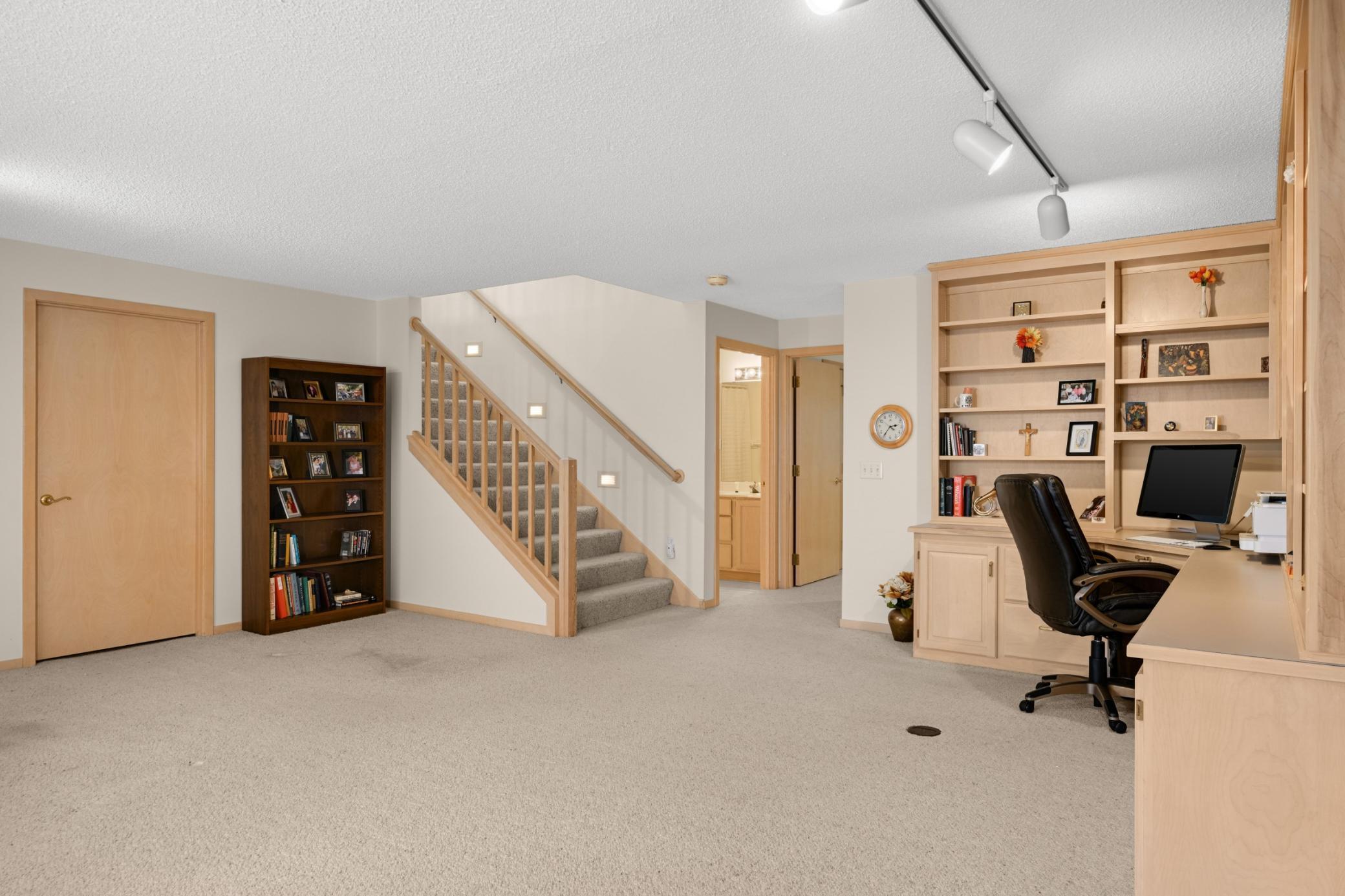 7160 Oak Pointe Curve