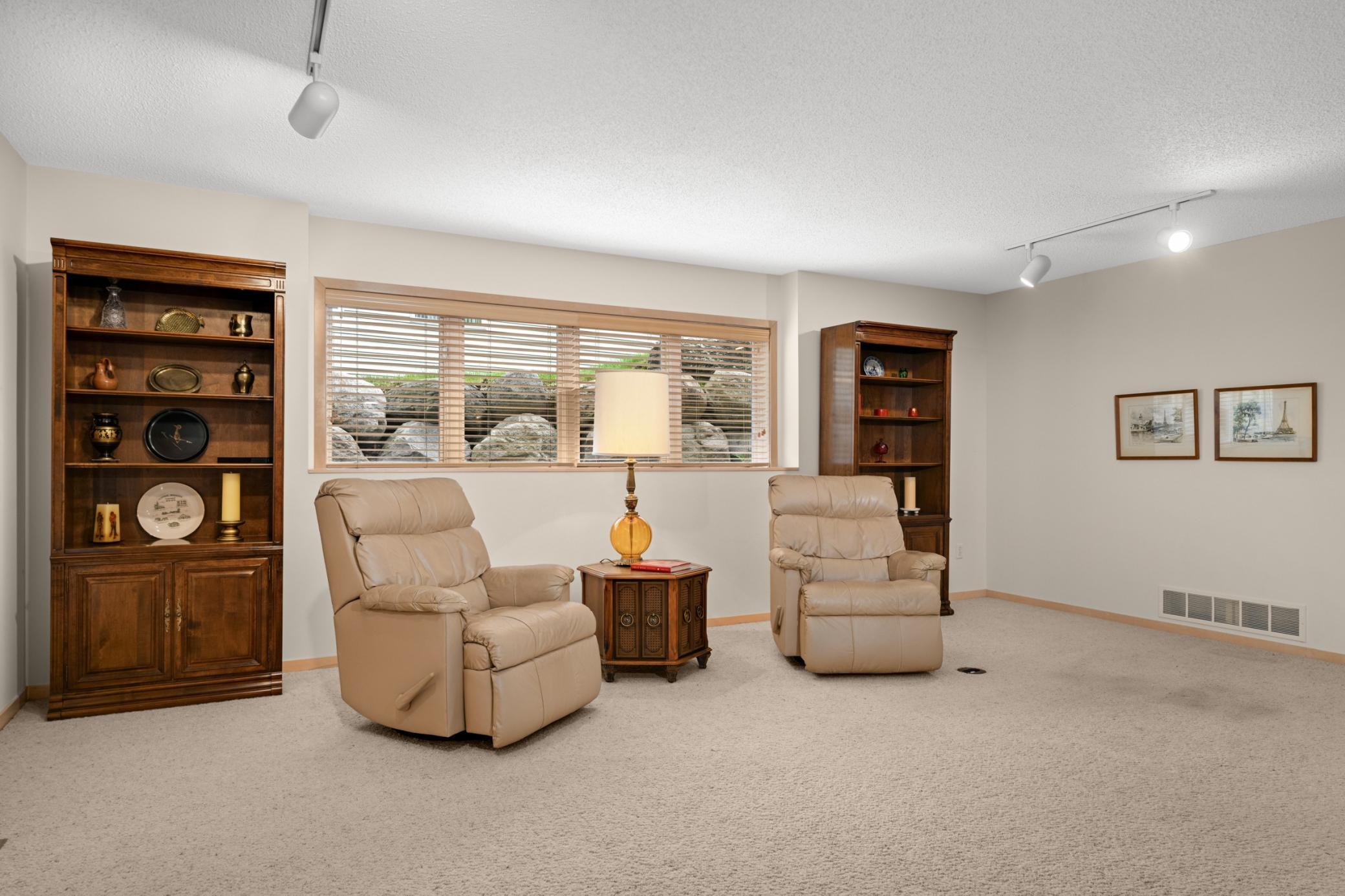 7160 Oak Pointe Curve